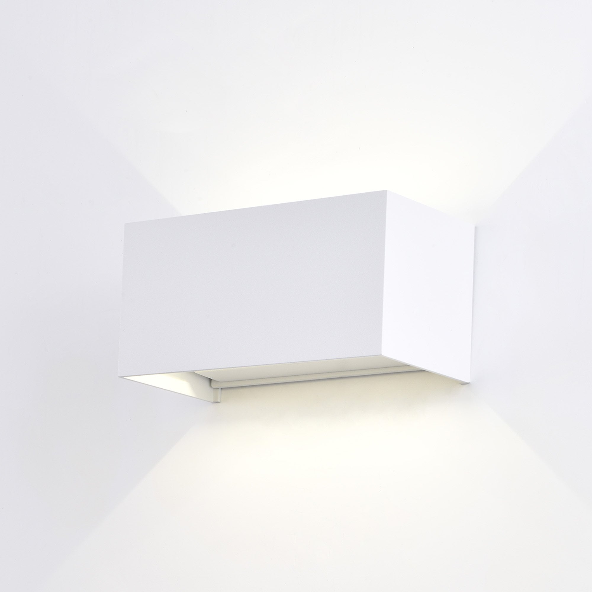 M7820 Davos Outdoor Rectangle Wall Lamp 4 x 6W LED White
