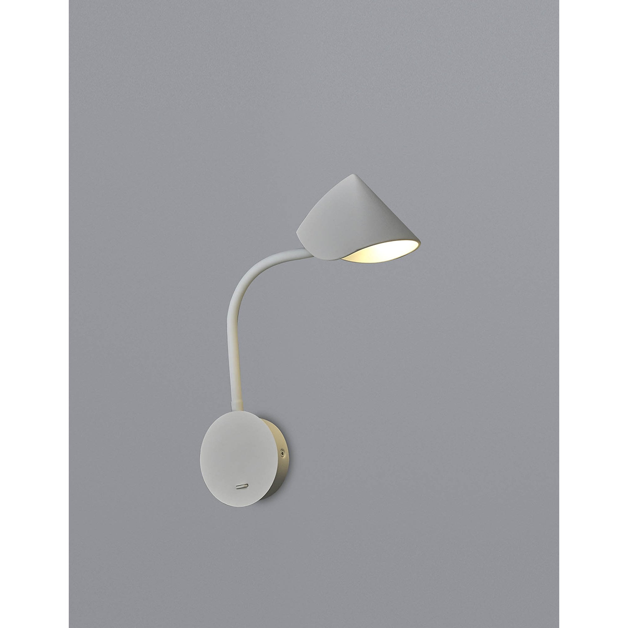 M7720 Goa Wall Lamp Switched 7W LED White