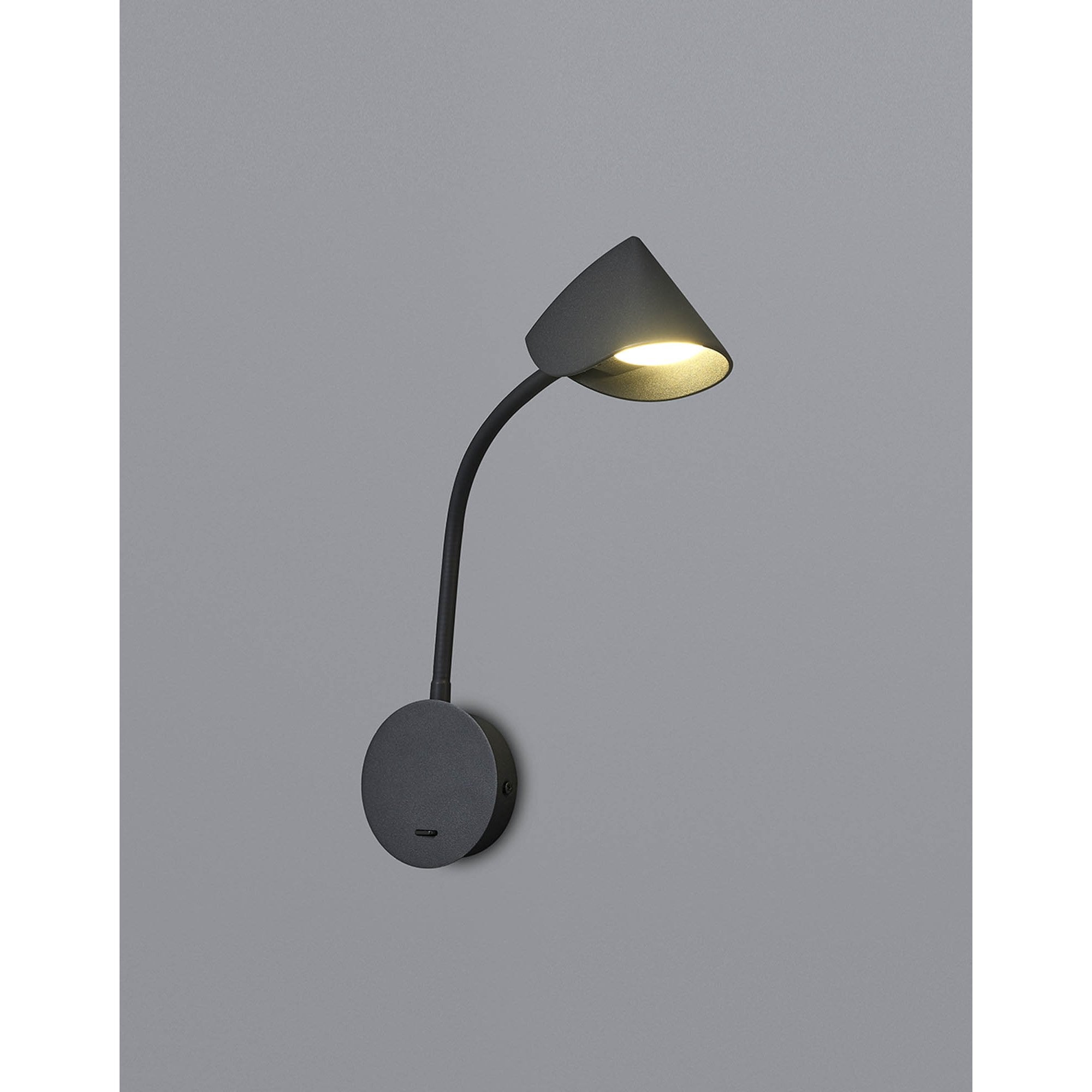 M7721 Goa Wall Lamp Switched 7W LED Black