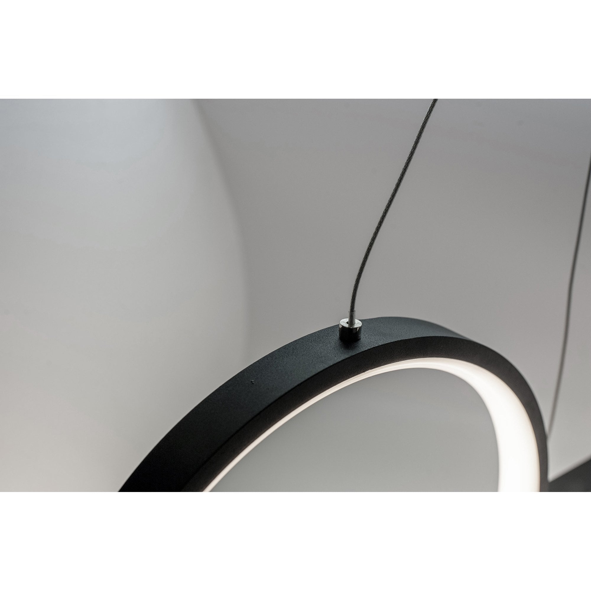 M7140 Kitesurf Centre Loop Linear Pendant 50W LED Black