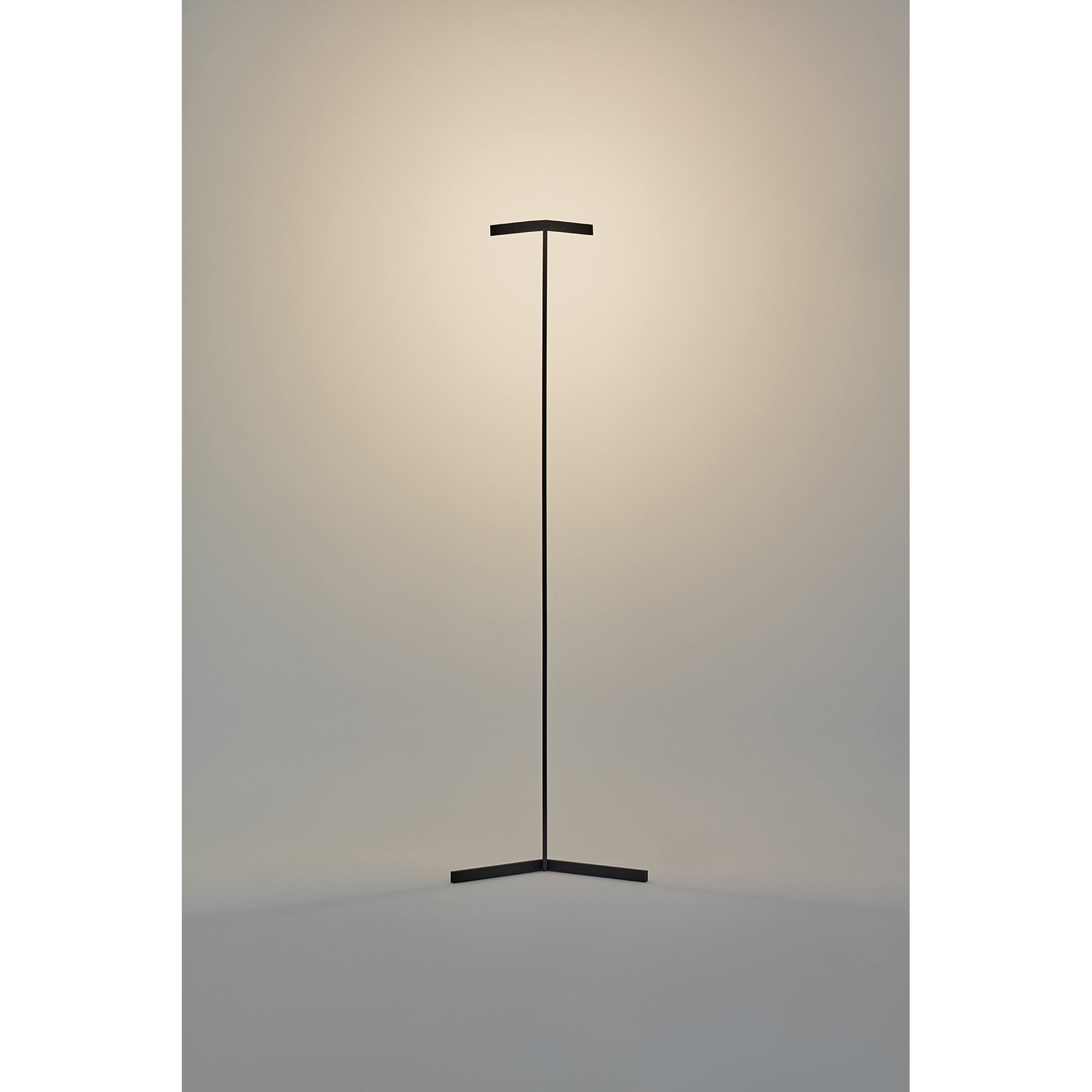 M7333 Vector Floor Lamp 20W LED Black