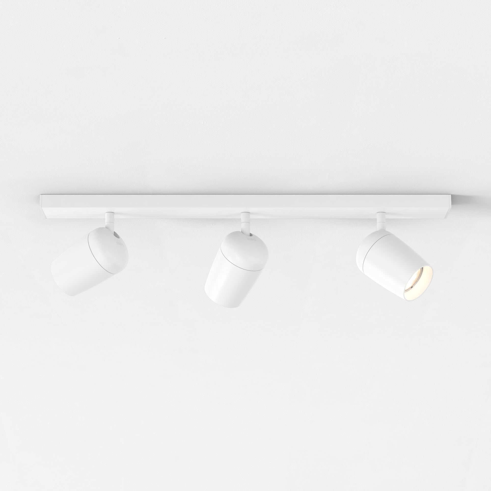 1478014 Koto Three Bar Spotlight Matt White