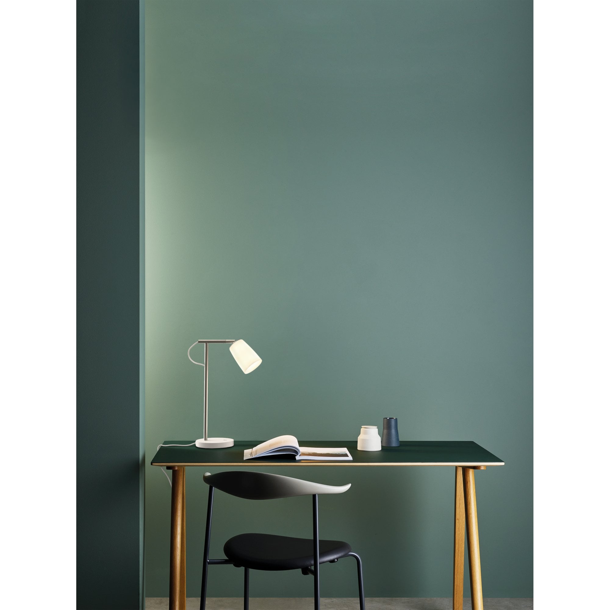 1467003 Carlton Desk Table Light Porcelain