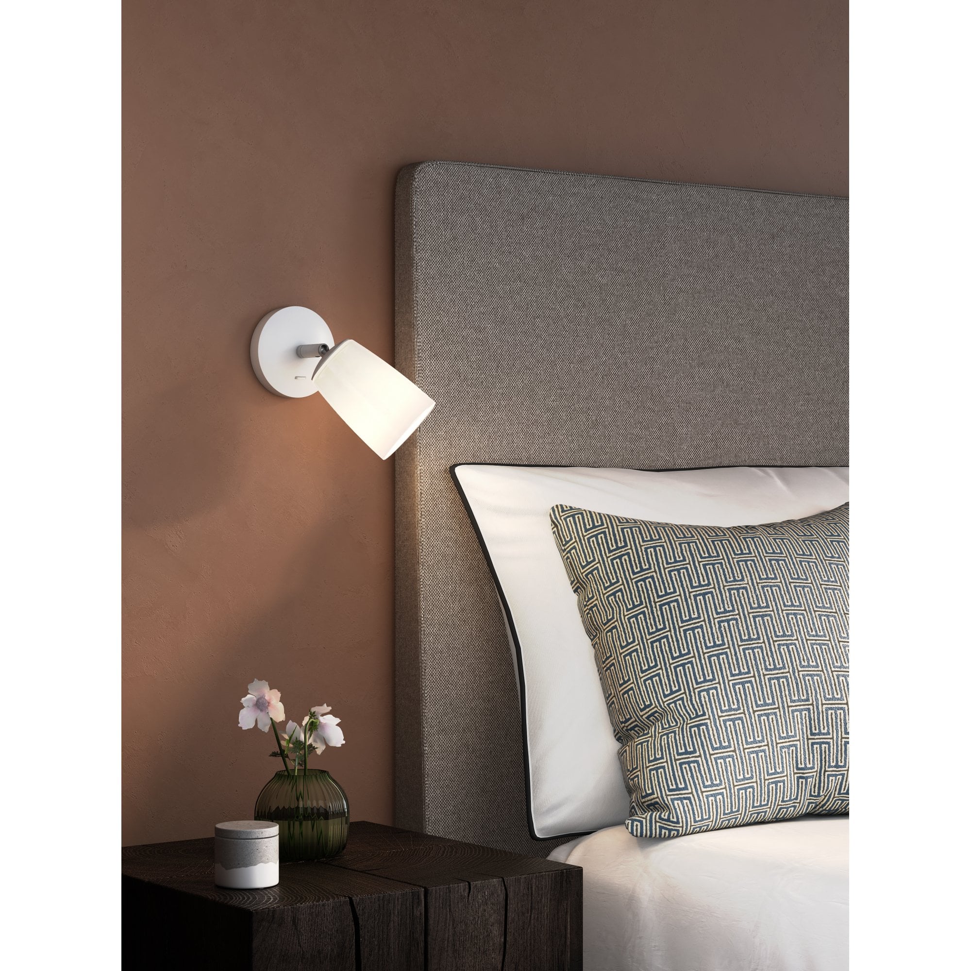 1467004 Carlton Wall Light Porcelain