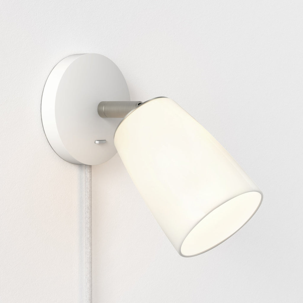 1467007 Carlton Plug-In Wall Light Porcelain