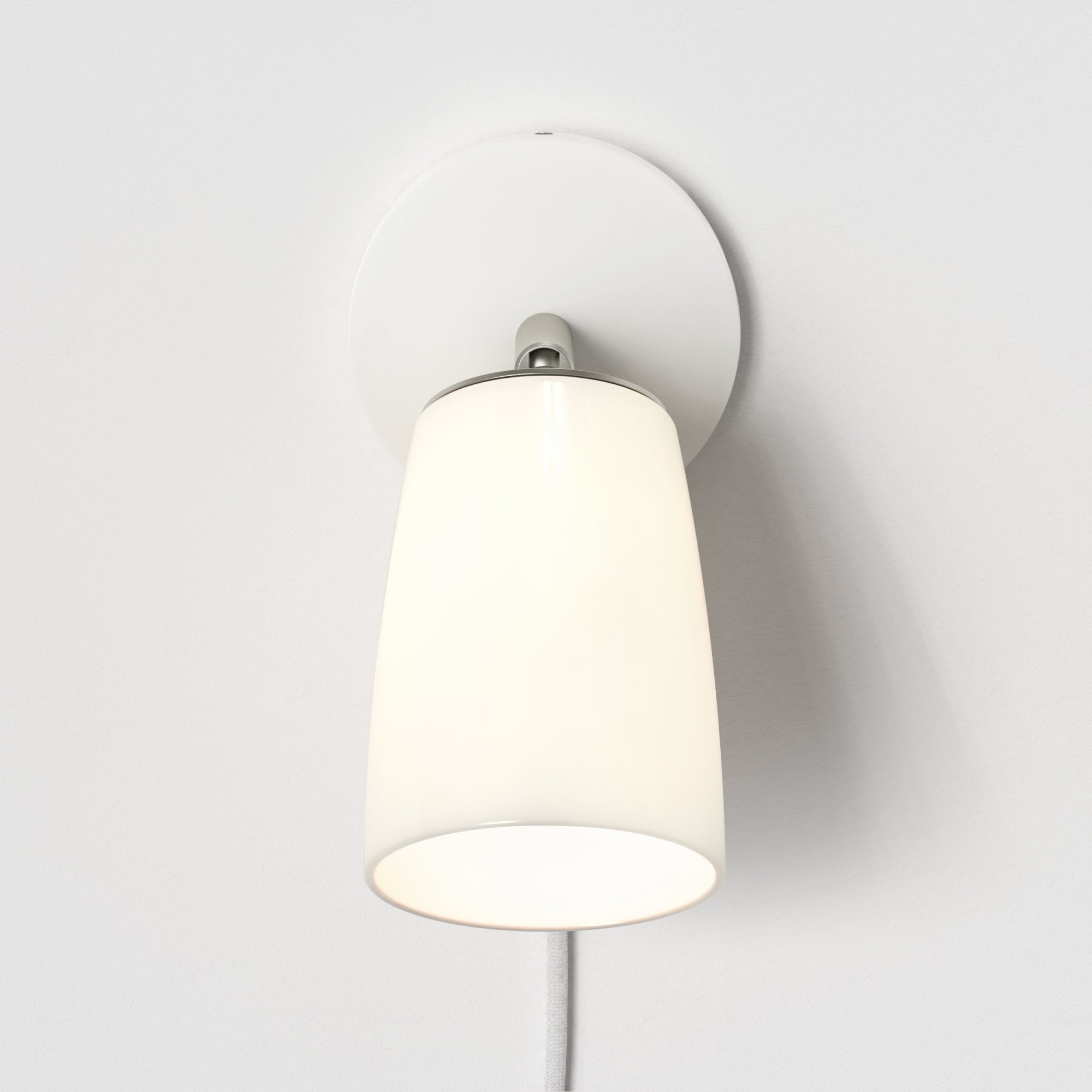 1467007 Carlton Plug-In Wall Light Porcelain