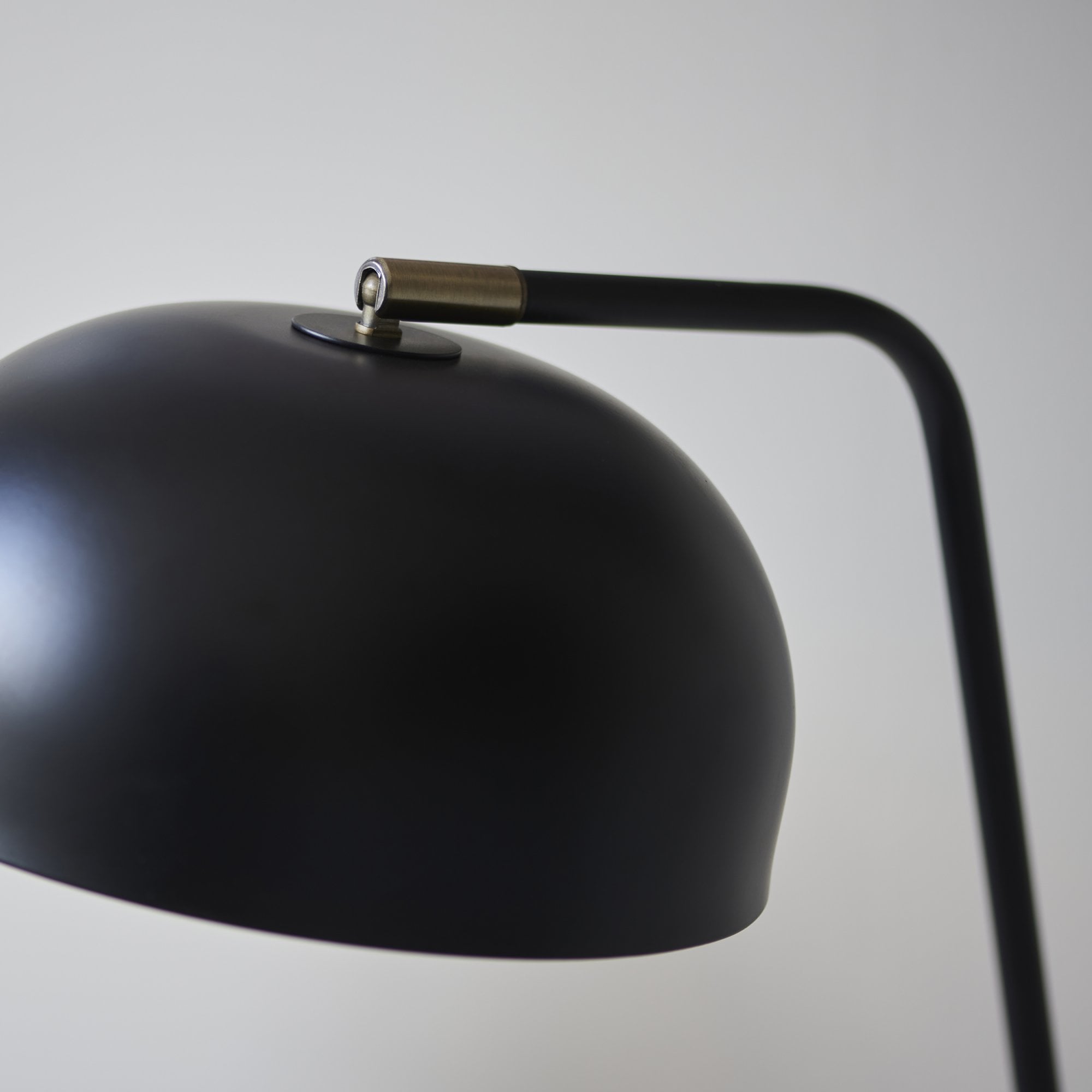 106336 Brair New 1 Light Table Lamp Matt Black And Antique Brass Paint