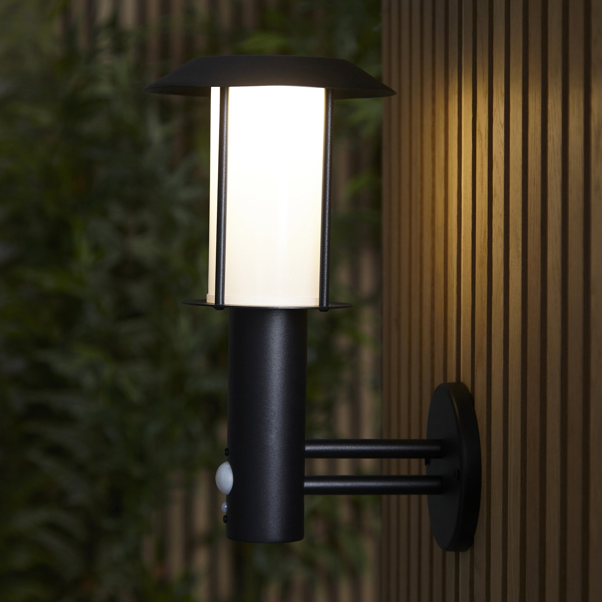 106467 Tarrow Outdoor 1 Light LED Wall Matt Black And White Pc (SD)
