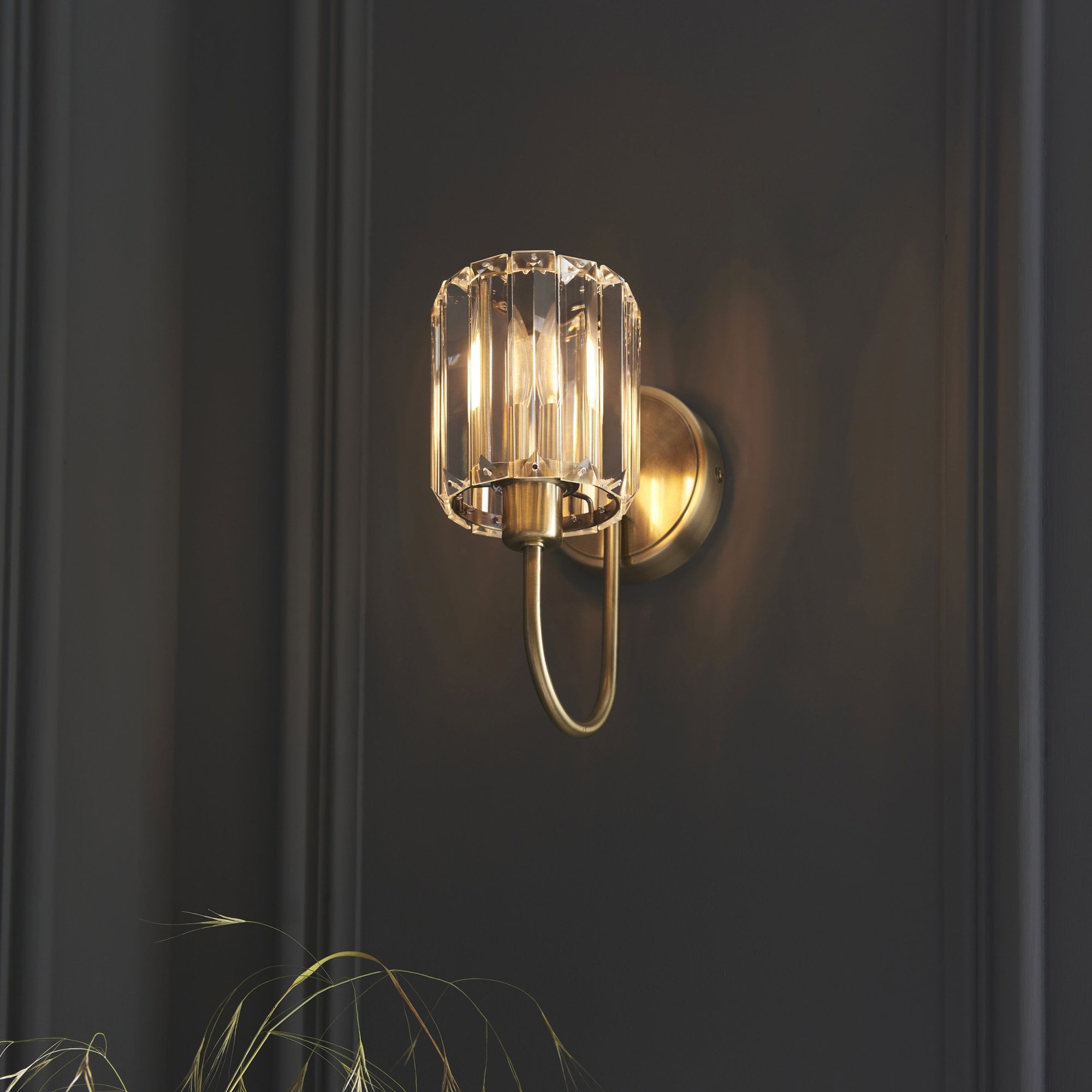 107803 Berenice 1 Light Wall Antique Brass Plate And Clear Glass