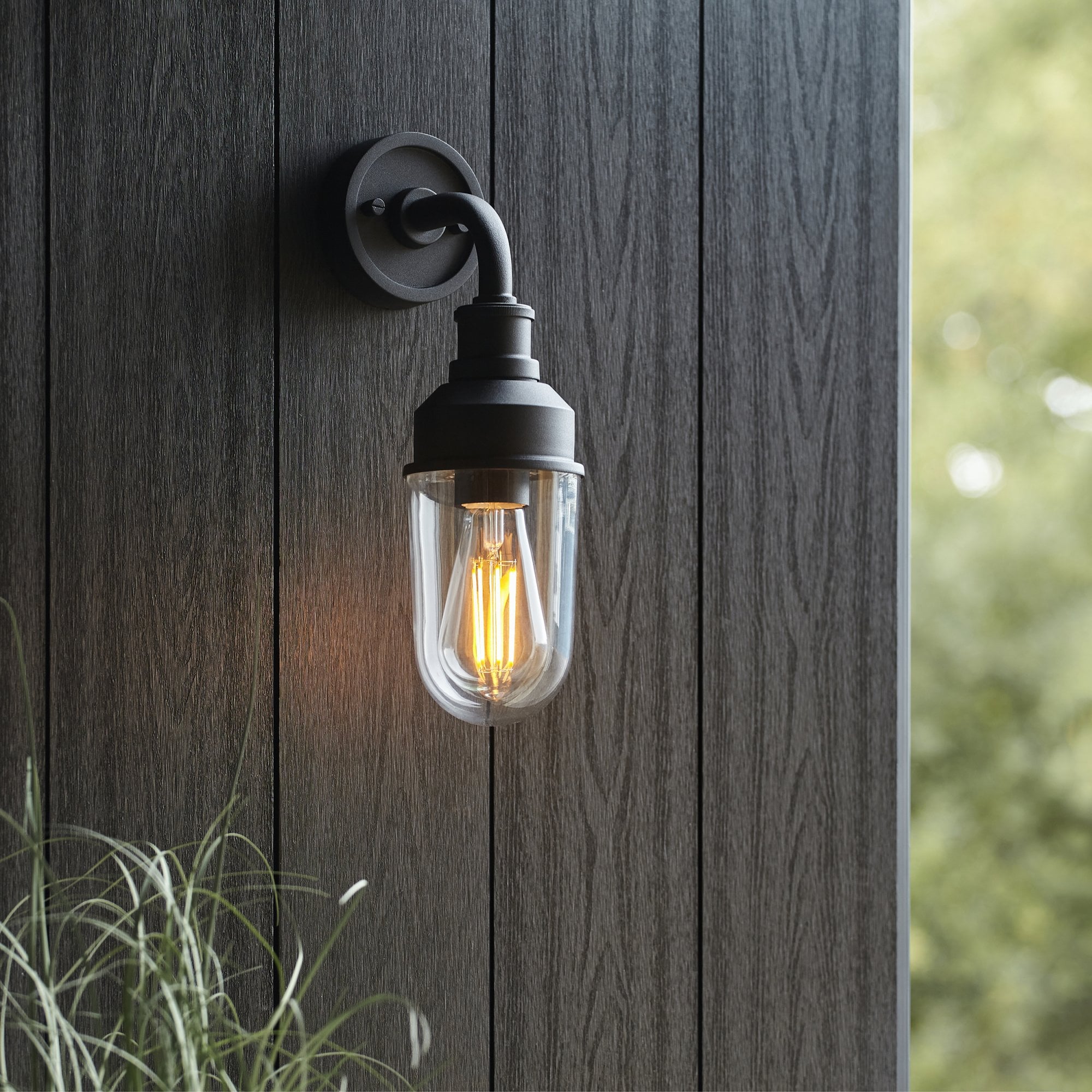 95884 Outdoor Wall 1 Light Matt Black And Clear Glass