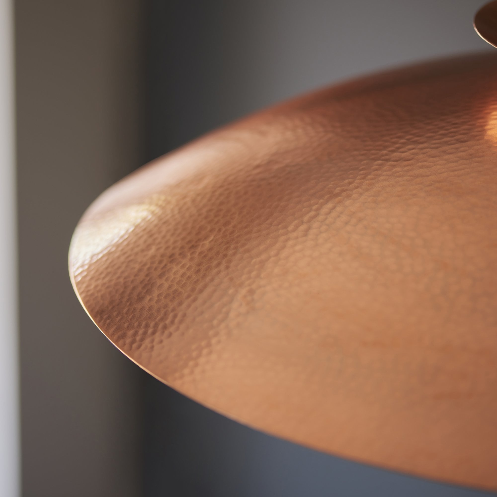 104010 Pendant 1 Light Hammered Copper And Copper Plate