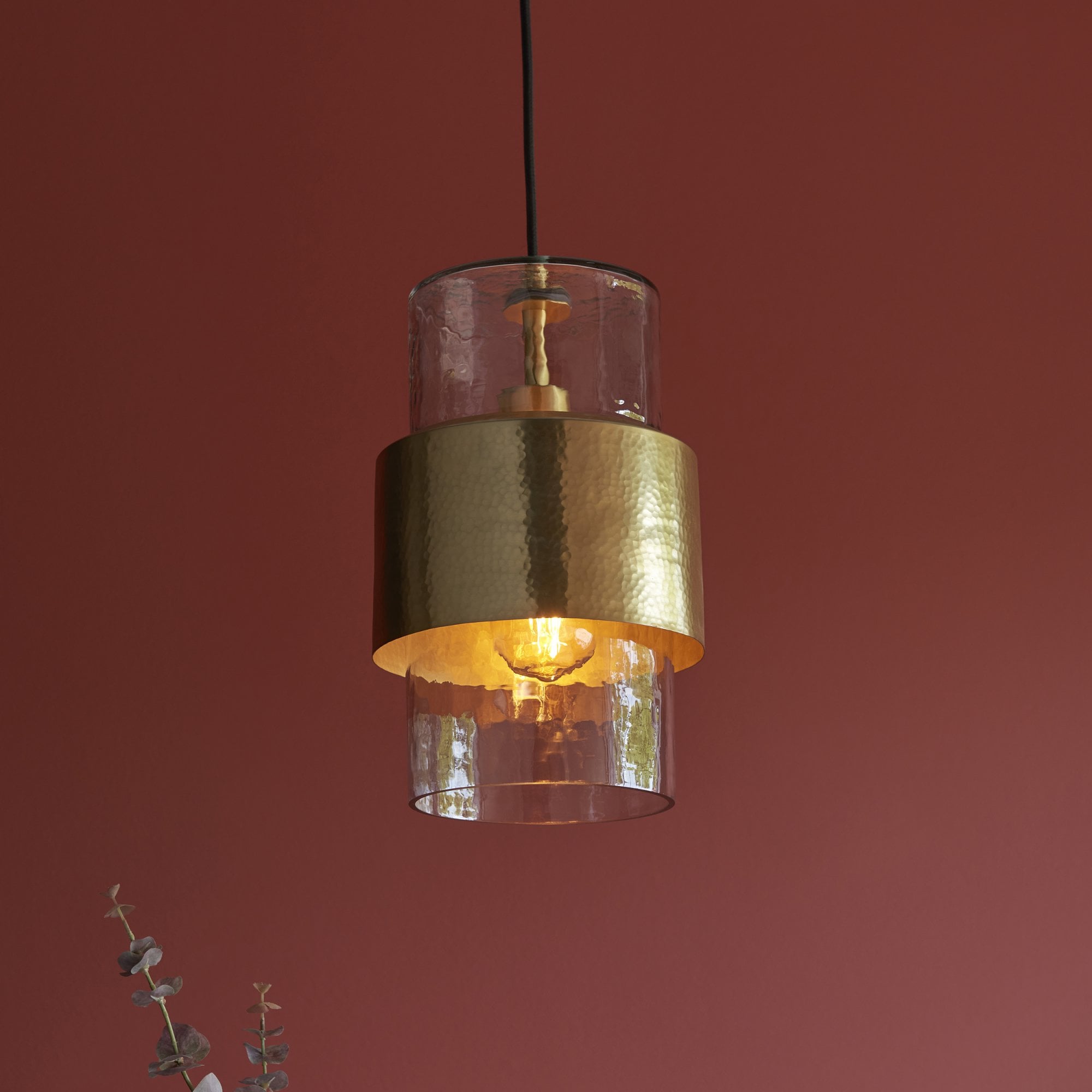 106718 Pendant 1 Light Hammered Brass Plate And Textured Clear Glass