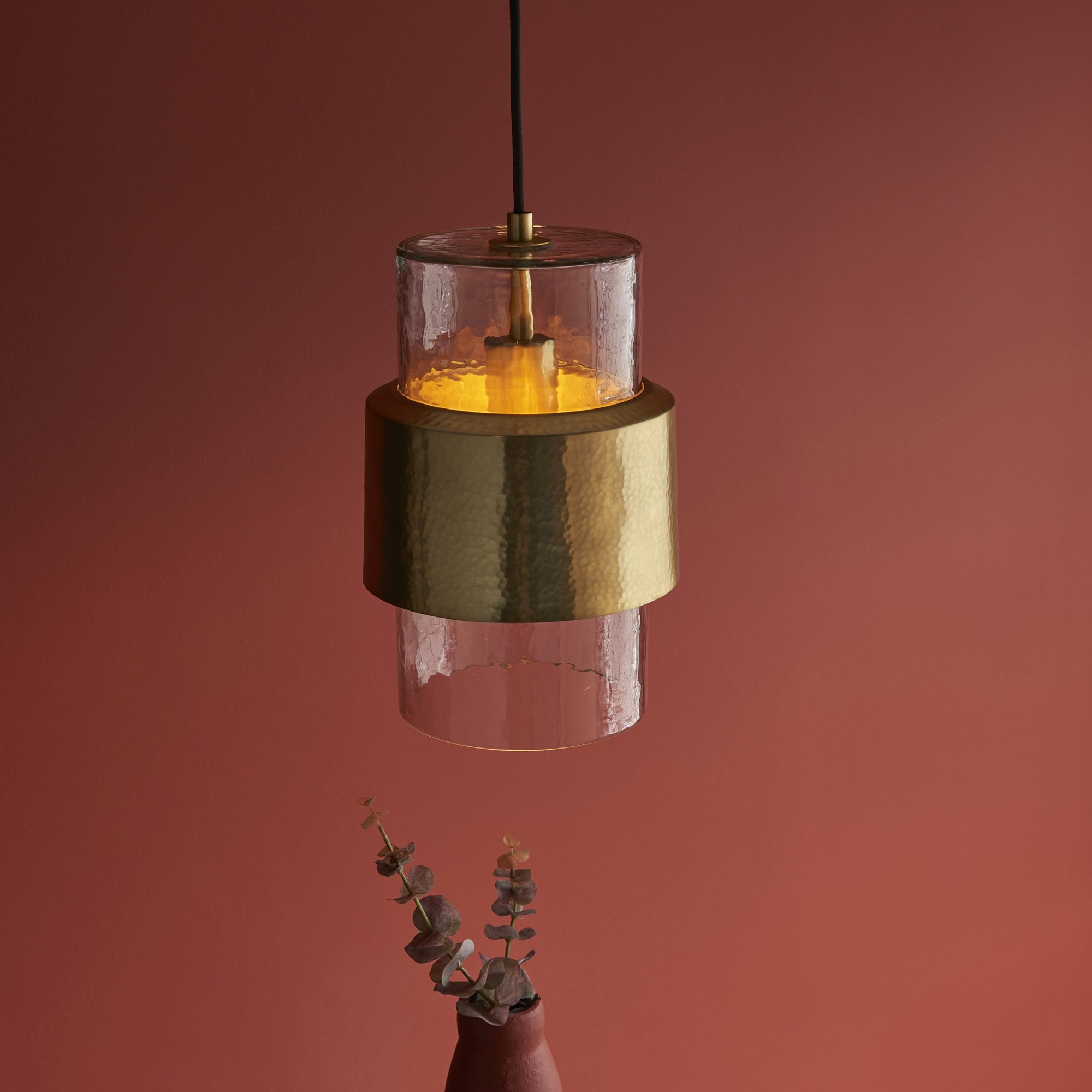 106718 Pendant 1 Light Hammered Brass Plate And Textured Clear Glass