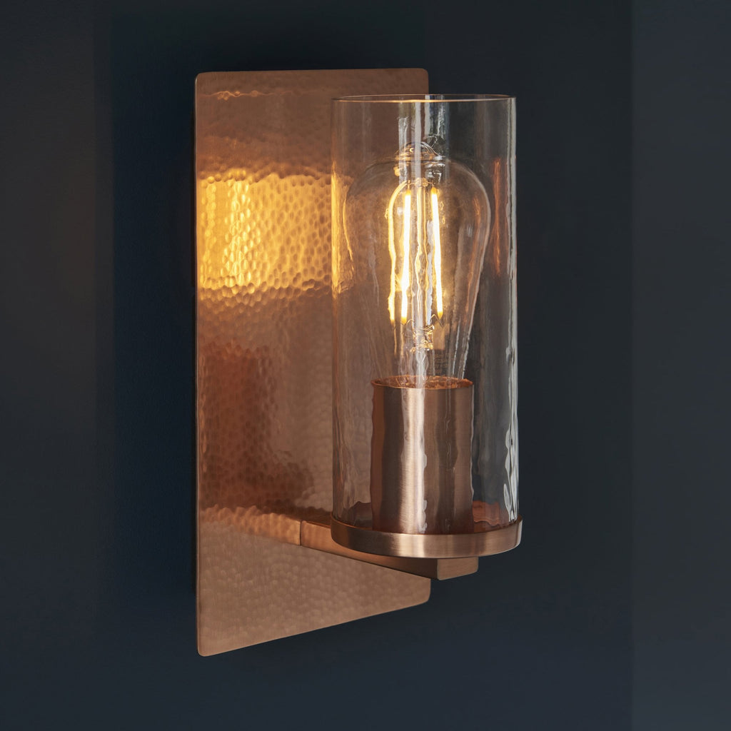106719 Wall 1 Light Hammered Copper Plate And Textured Clear Glass