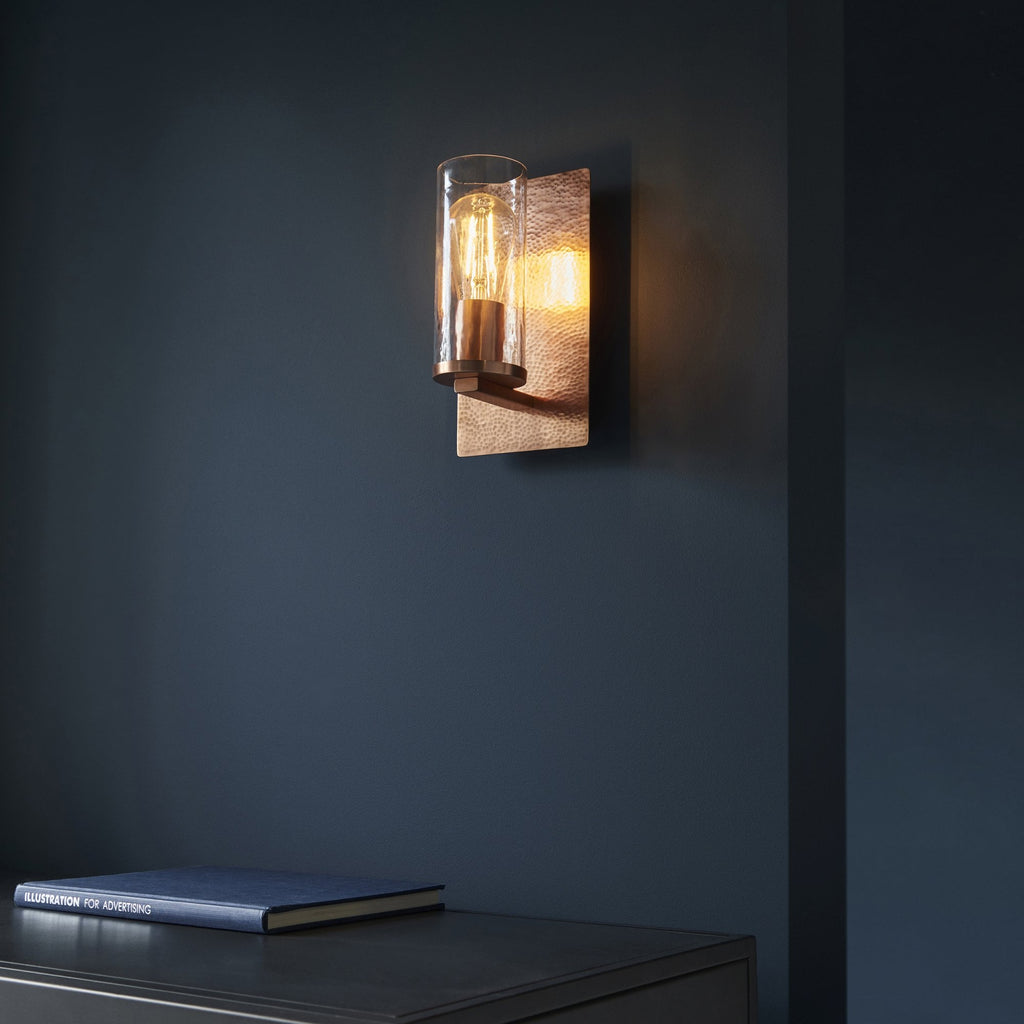 106719 Wall 1 Light Hammered Copper Plate And Textured Clear Glass
