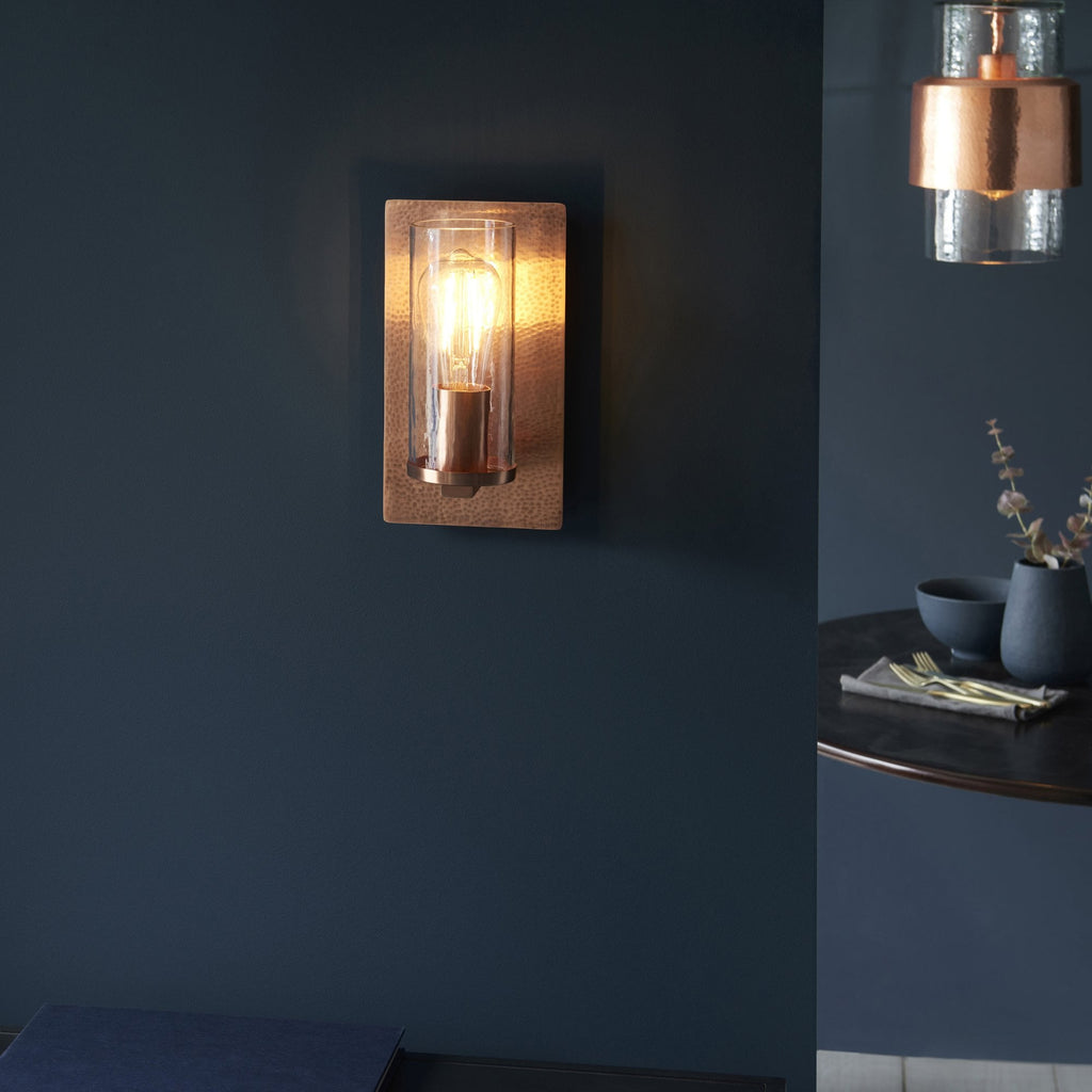 106719 Wall 1 Light Hammered Copper Plate And Textured Clear Glass