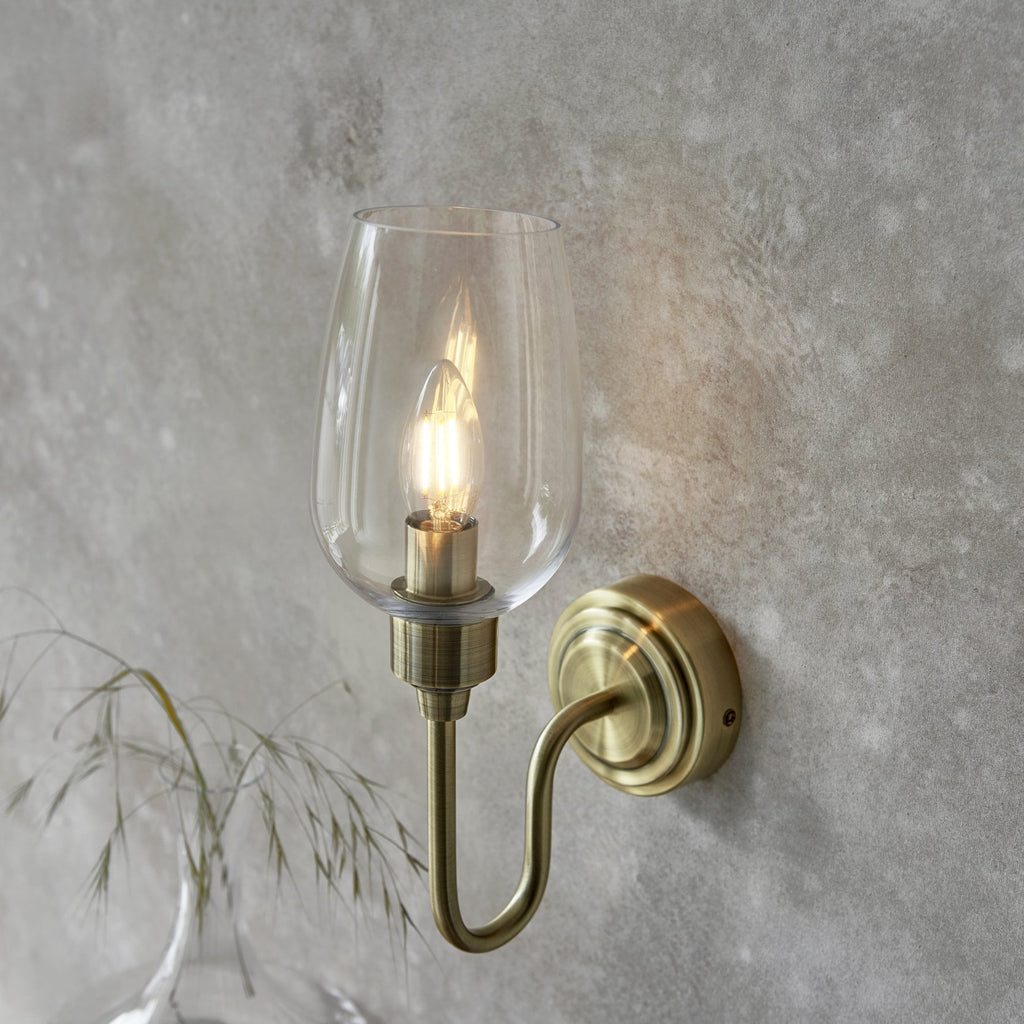 107792 Wall 1 Light Antique Brass Plate And Clear Glass