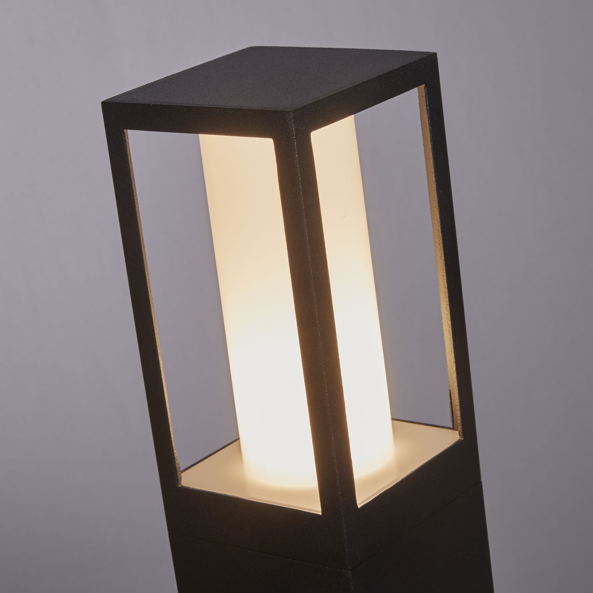 91251-730 Avenue Outdoor Post Black Metal Matt White Polycarbonate