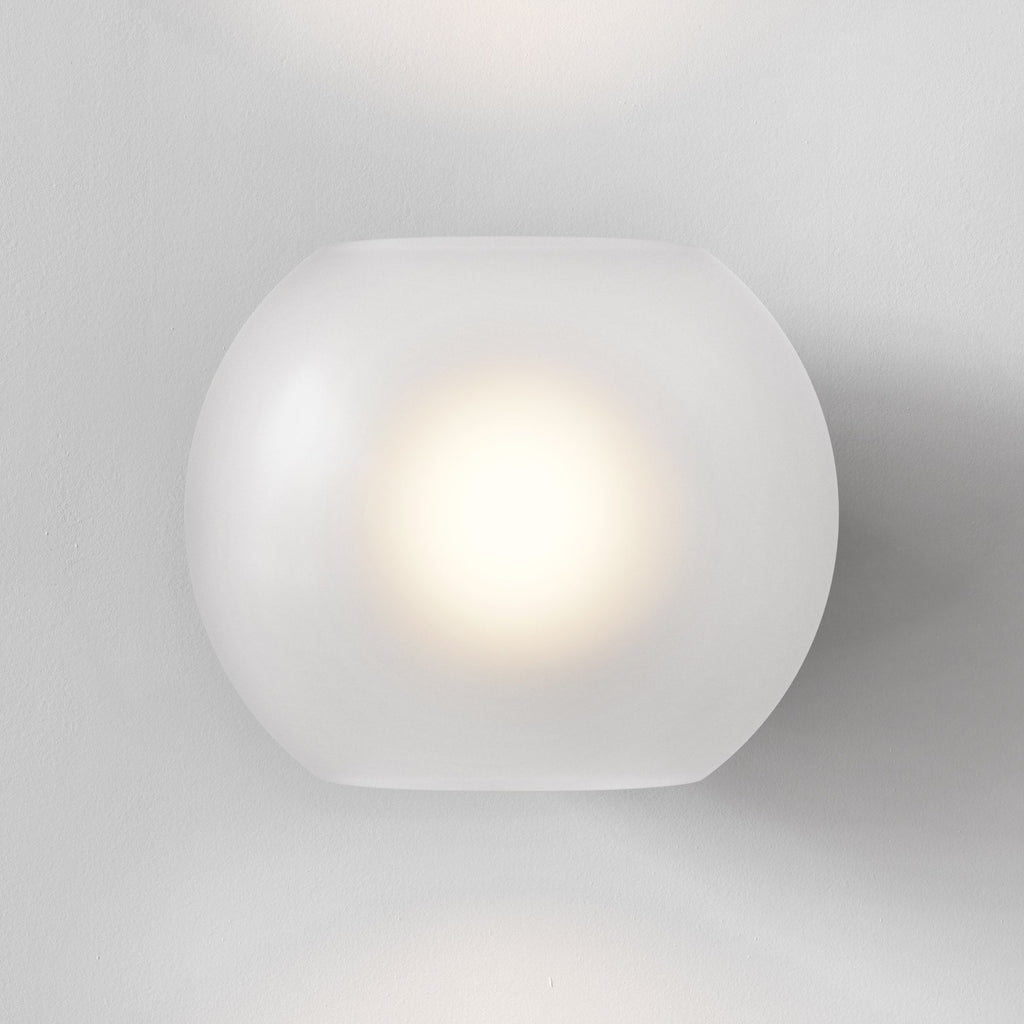 1489001 Luna 1 Light Wall Light Matt White