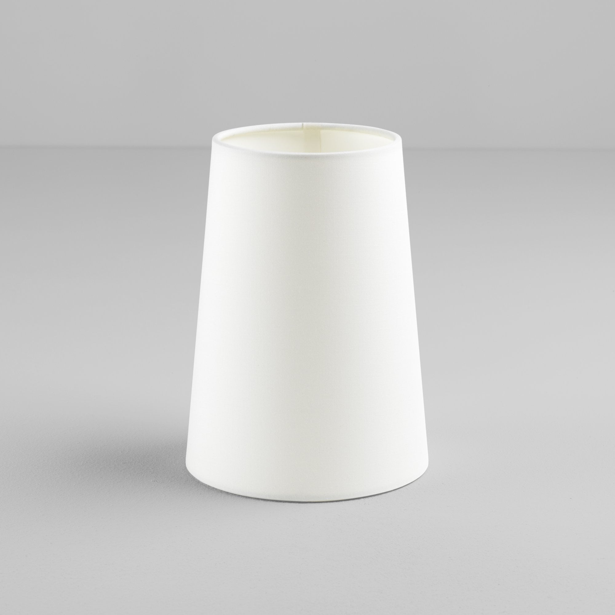5018001 Cone 195 Shade White