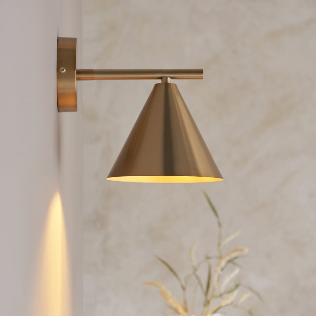 102893 Cape Wall Light Antique Brass