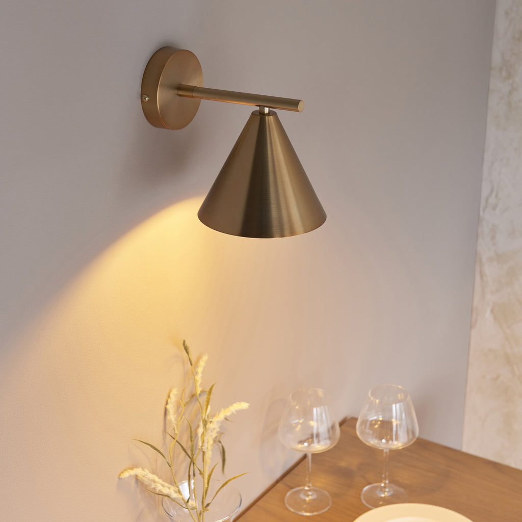102893 Cape Wall Light Antique Brass