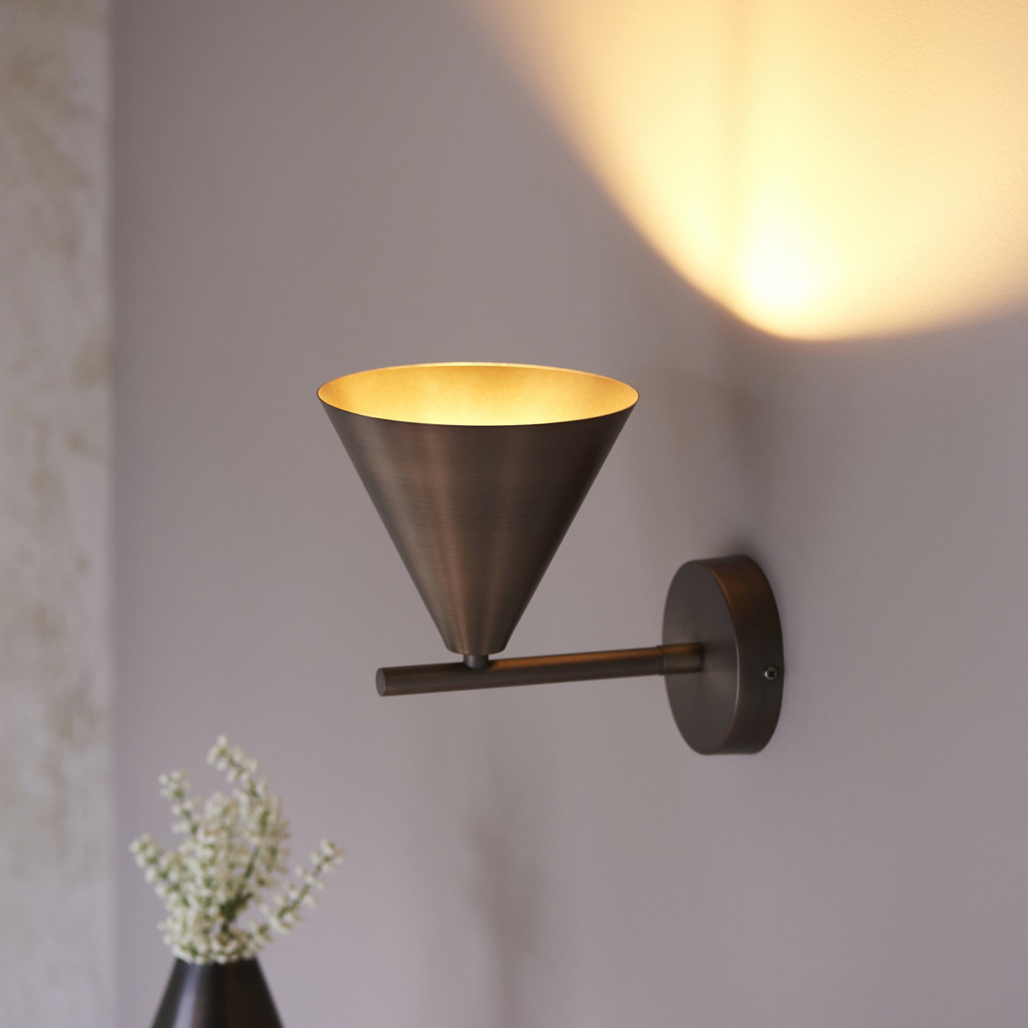 102894 Cape Wall Light Antique Bronze