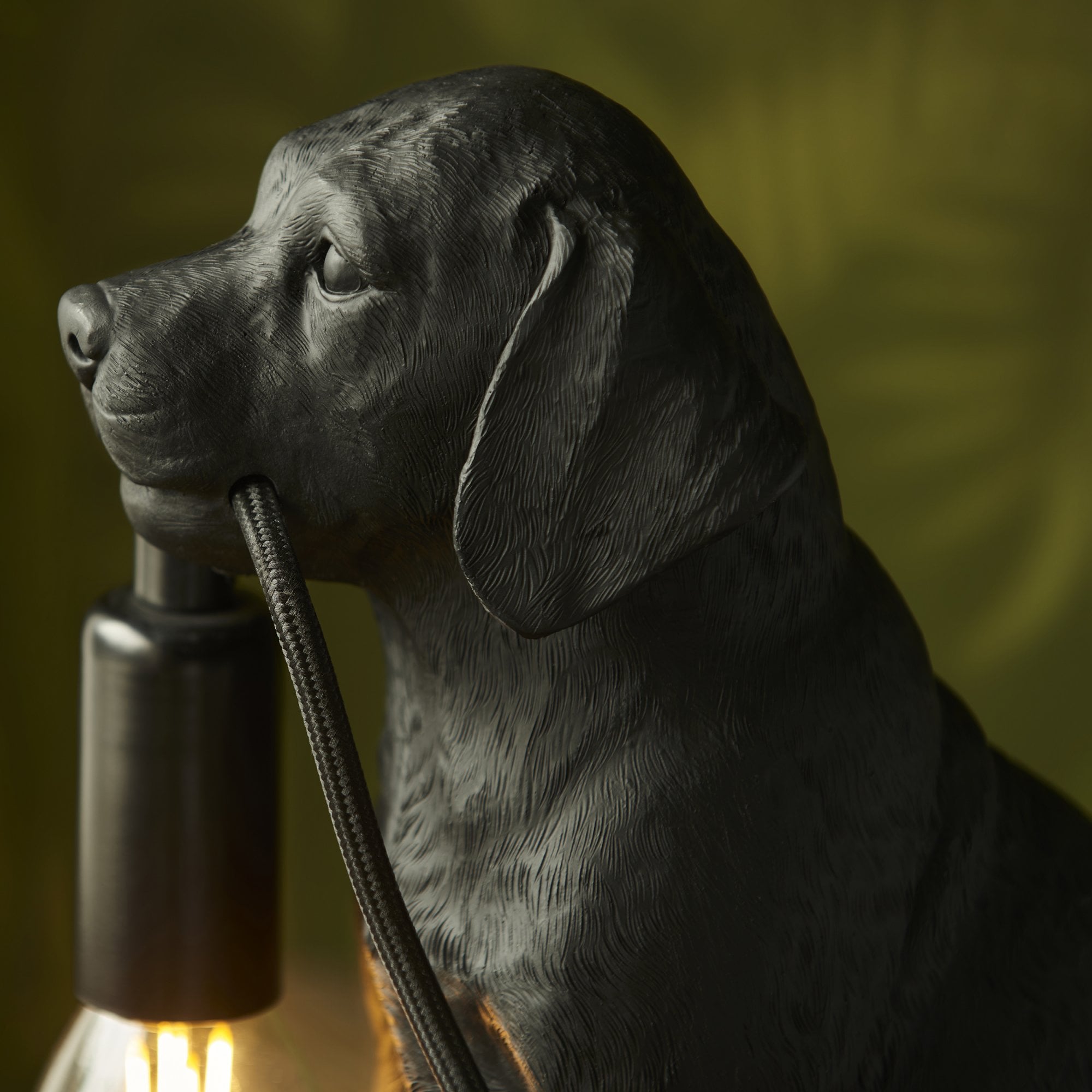 107365 Labrador Puppy Table Lamp Black