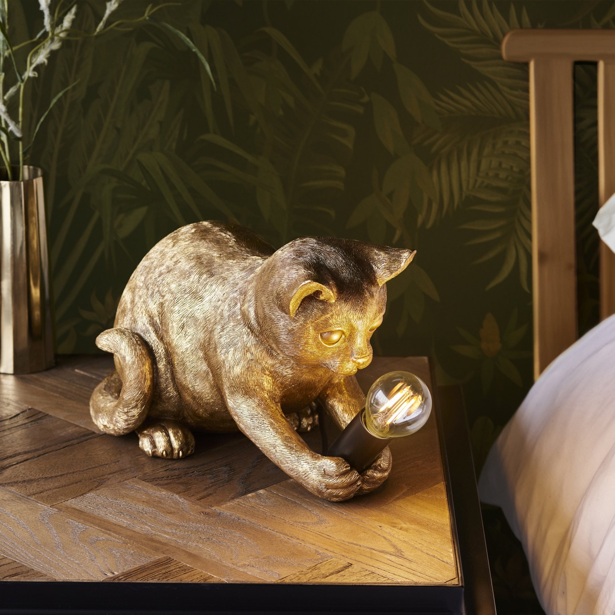 107389 Kitten Table Lamp Gold & Black