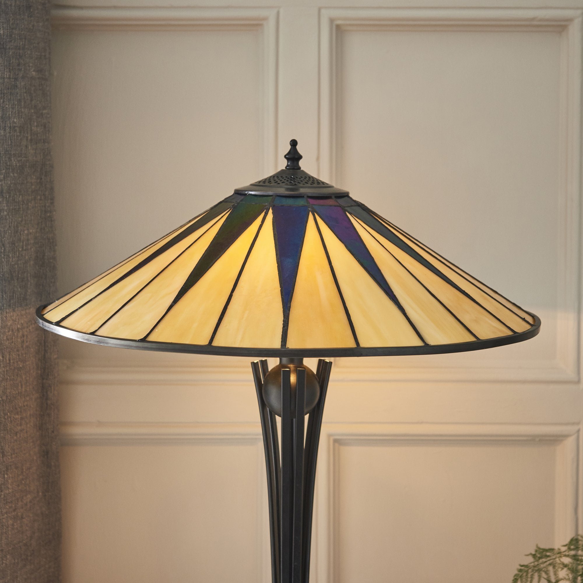 64045 Dark Star Tiffany Large Table Lamp