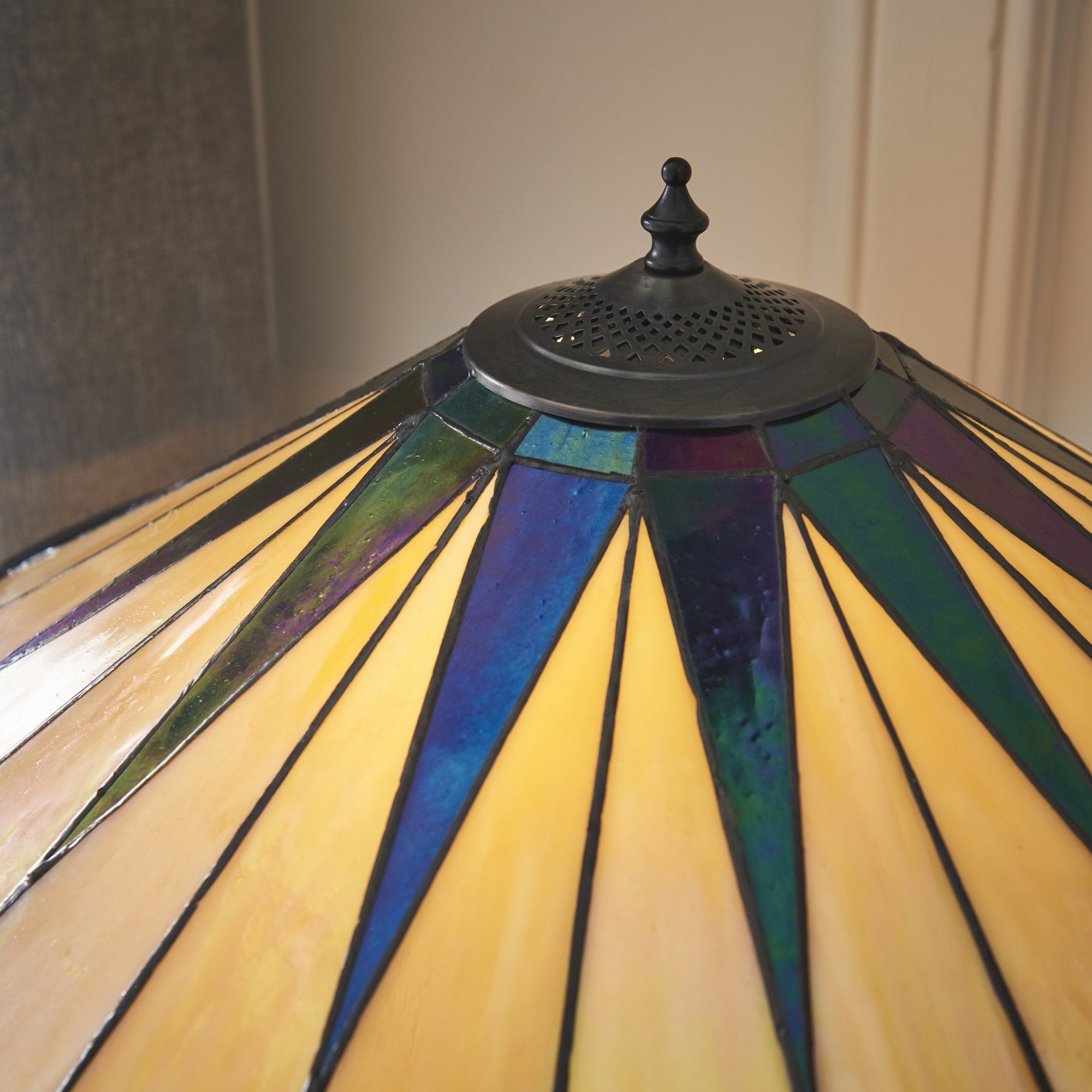 64045 Dark Star Tiffany Large Table Lamp