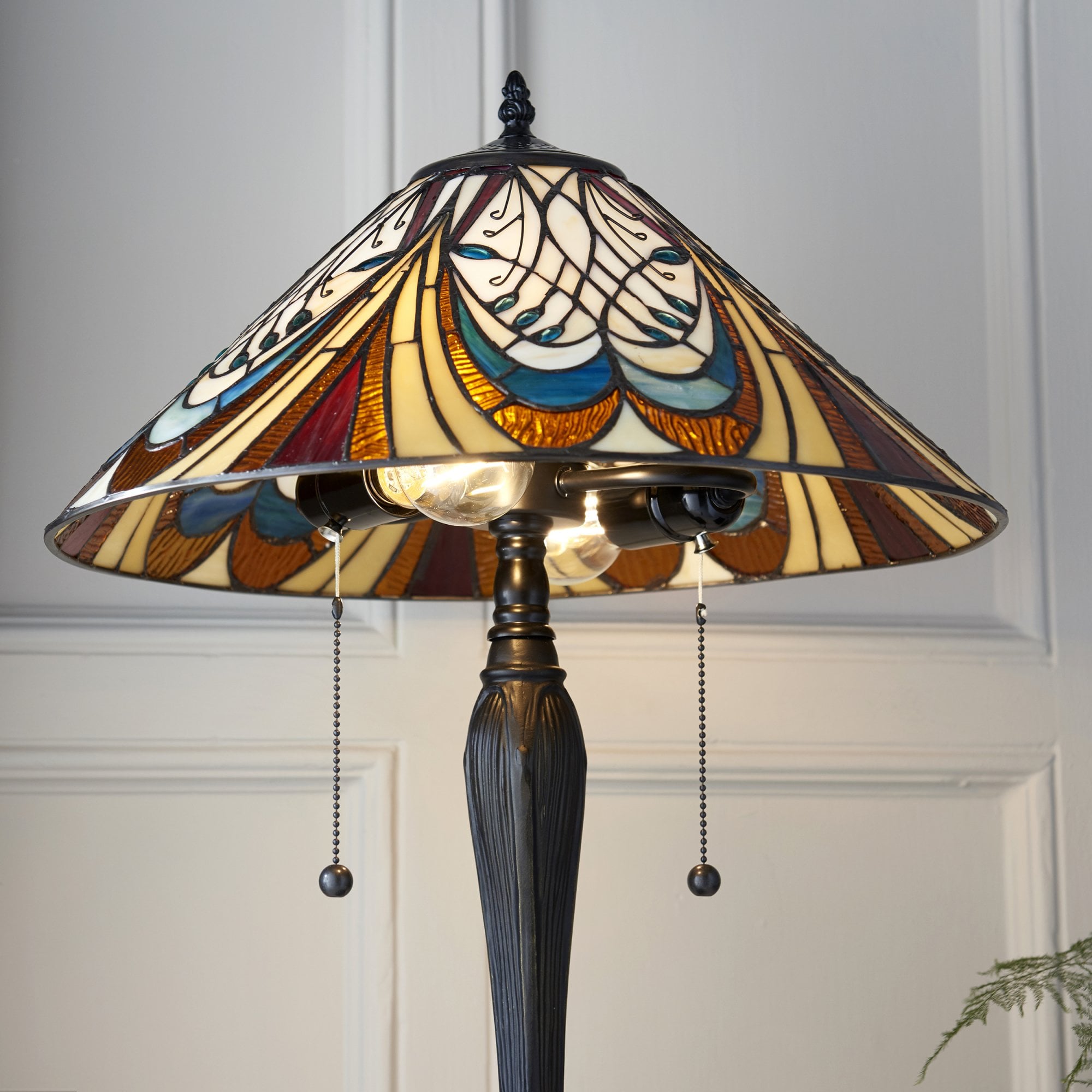 64163 Hector Tiffany Medium Table Lamp