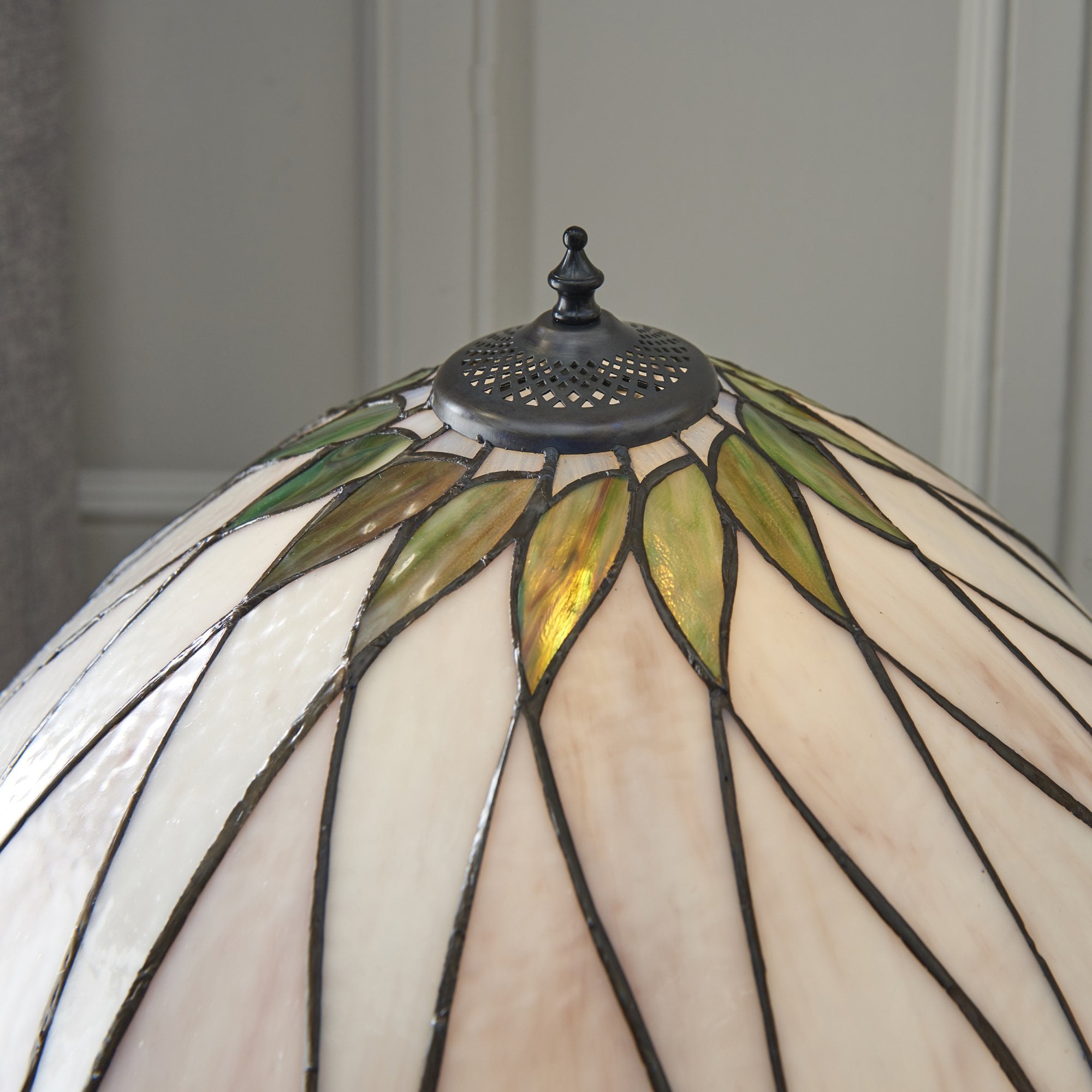 64177 Hutchinson Tiffany Medium Table