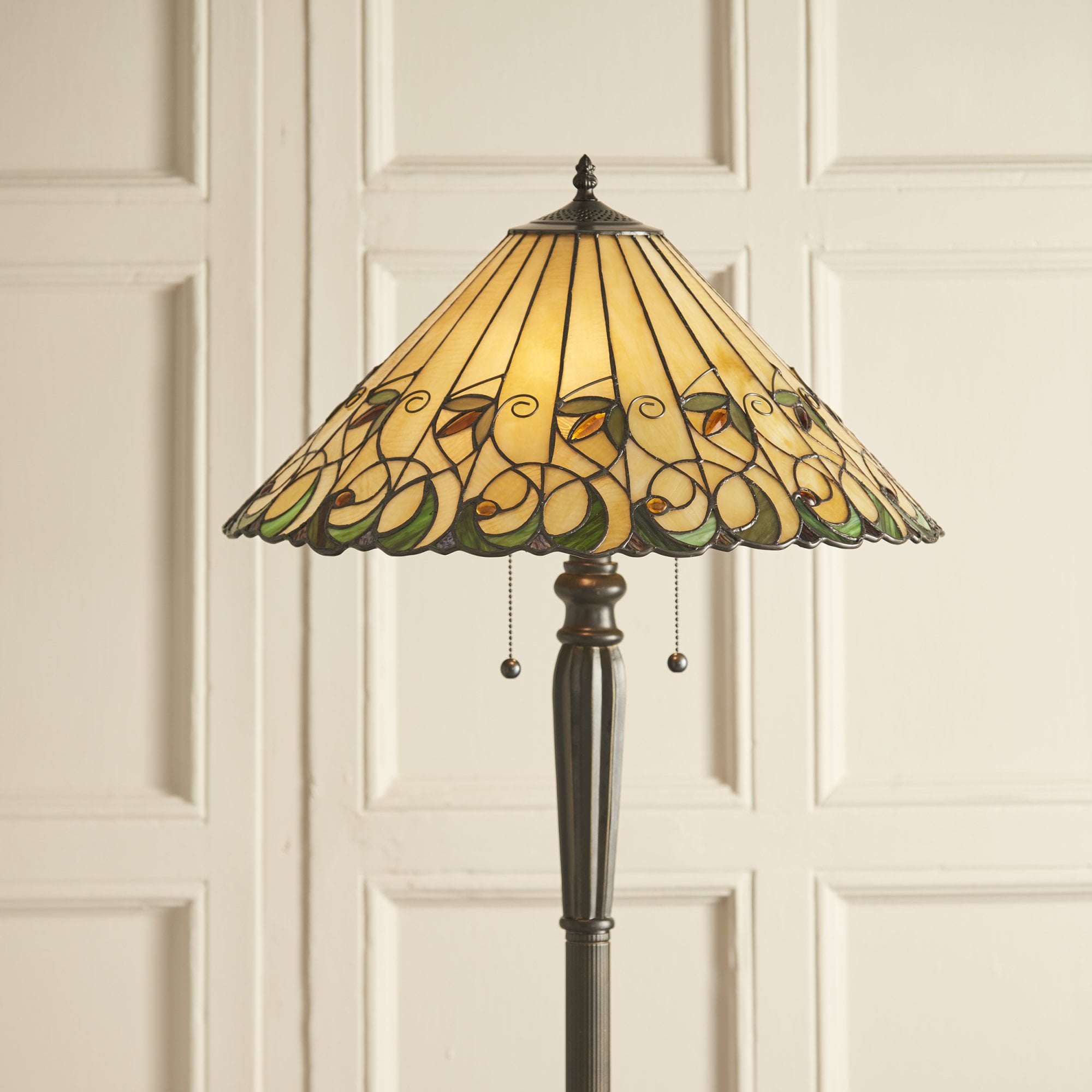 64192 Jamelia Tiffany Floor Lamp