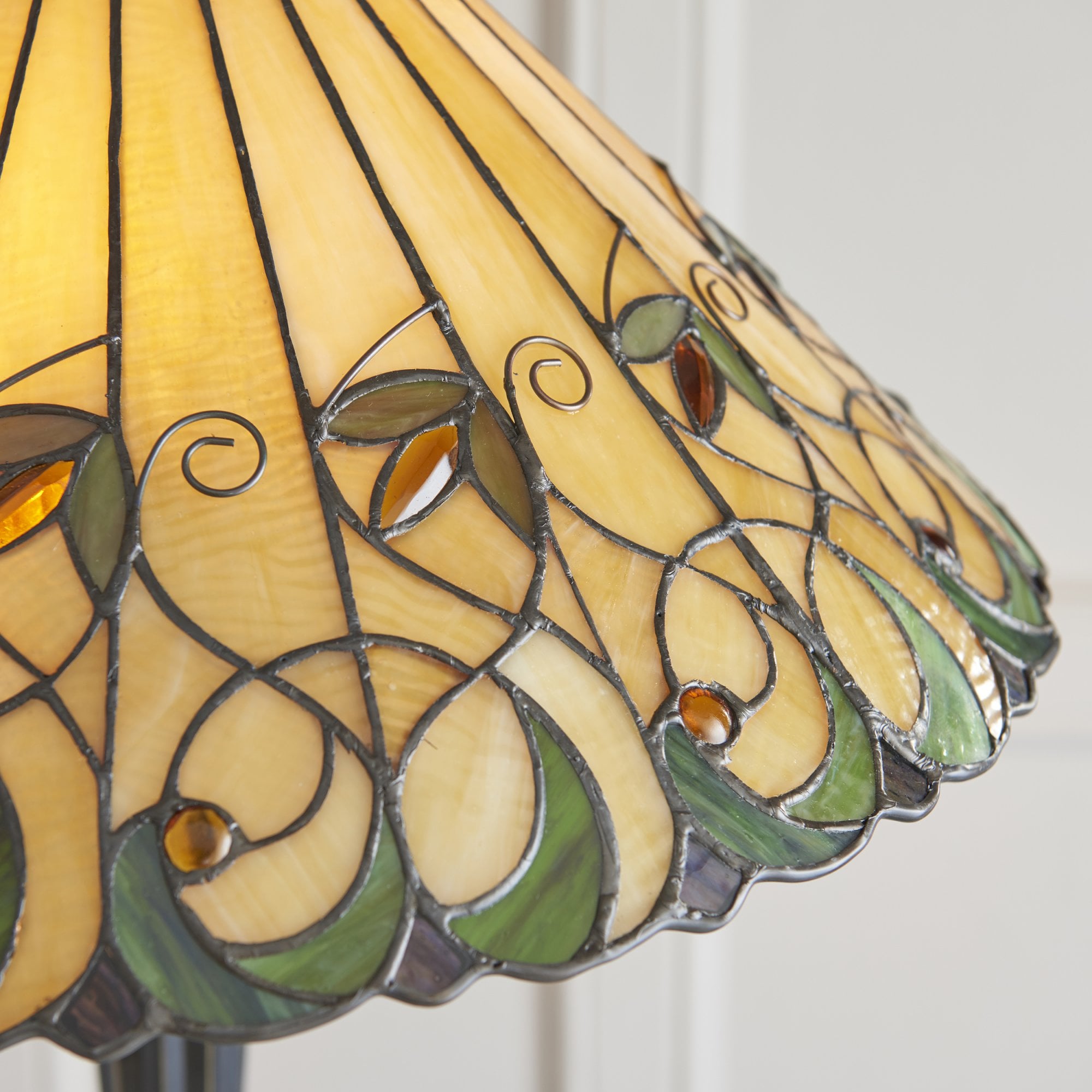 64192 Jamelia Tiffany Floor Lamp
