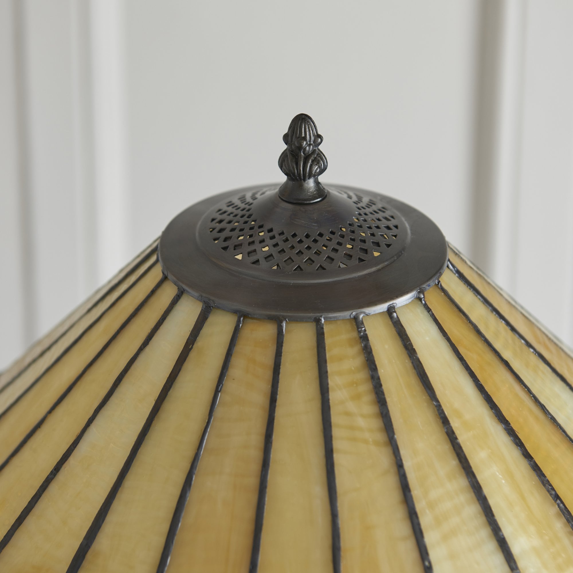 64192 Jamelia Tiffany Floor Lamp