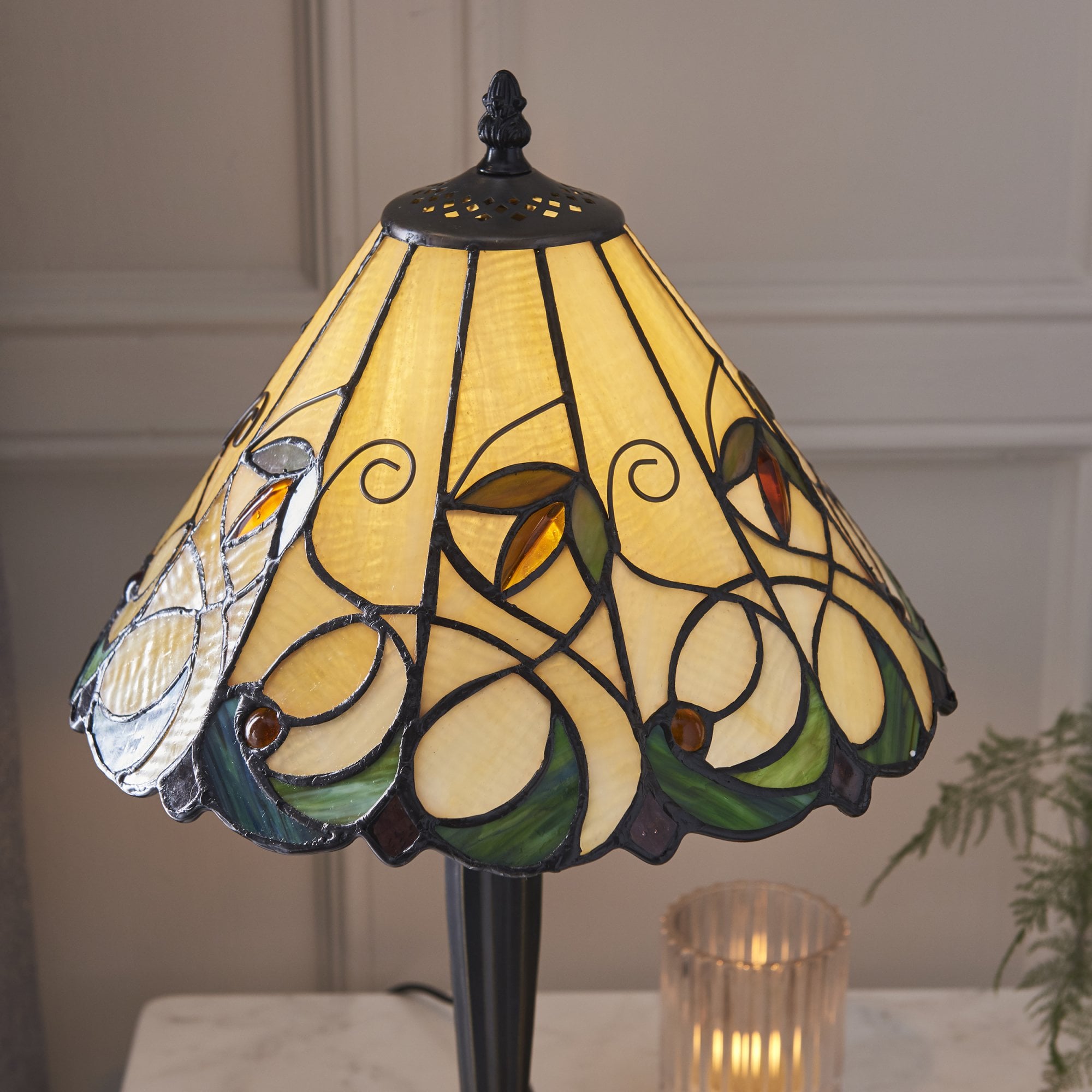 64195 Jamelia Tiffany Small Table Lamp