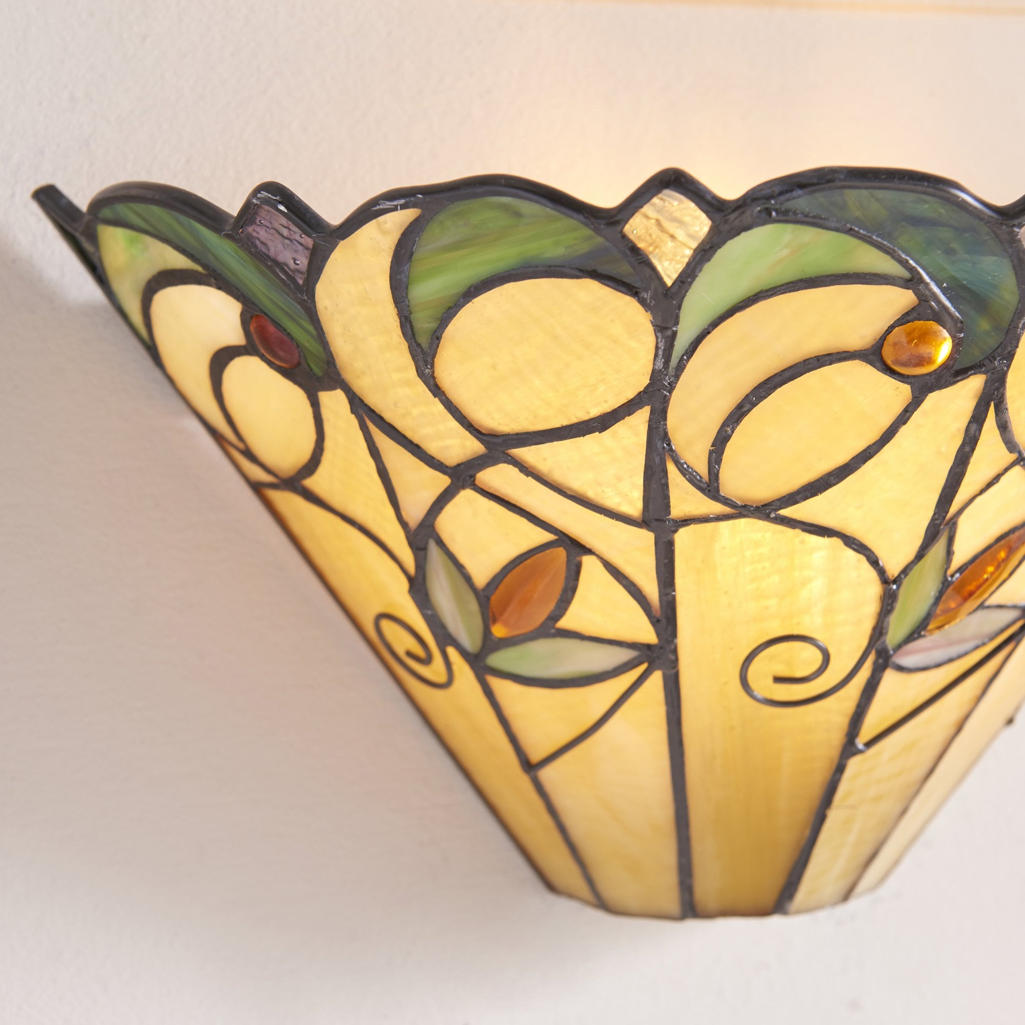64198 Jamelia Tiffany Wall Light