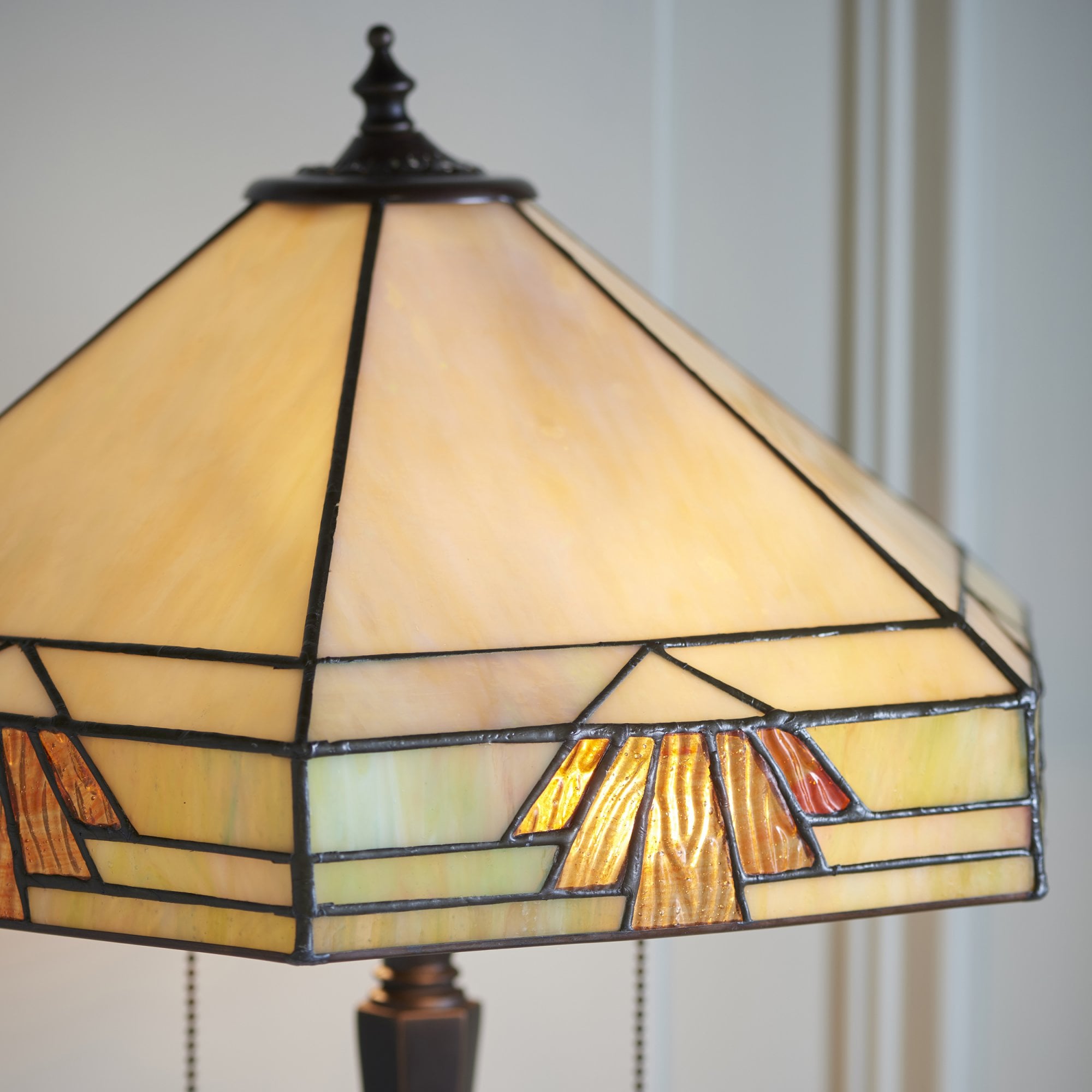 64286 Nevada Tiffany Medium Table Lamp