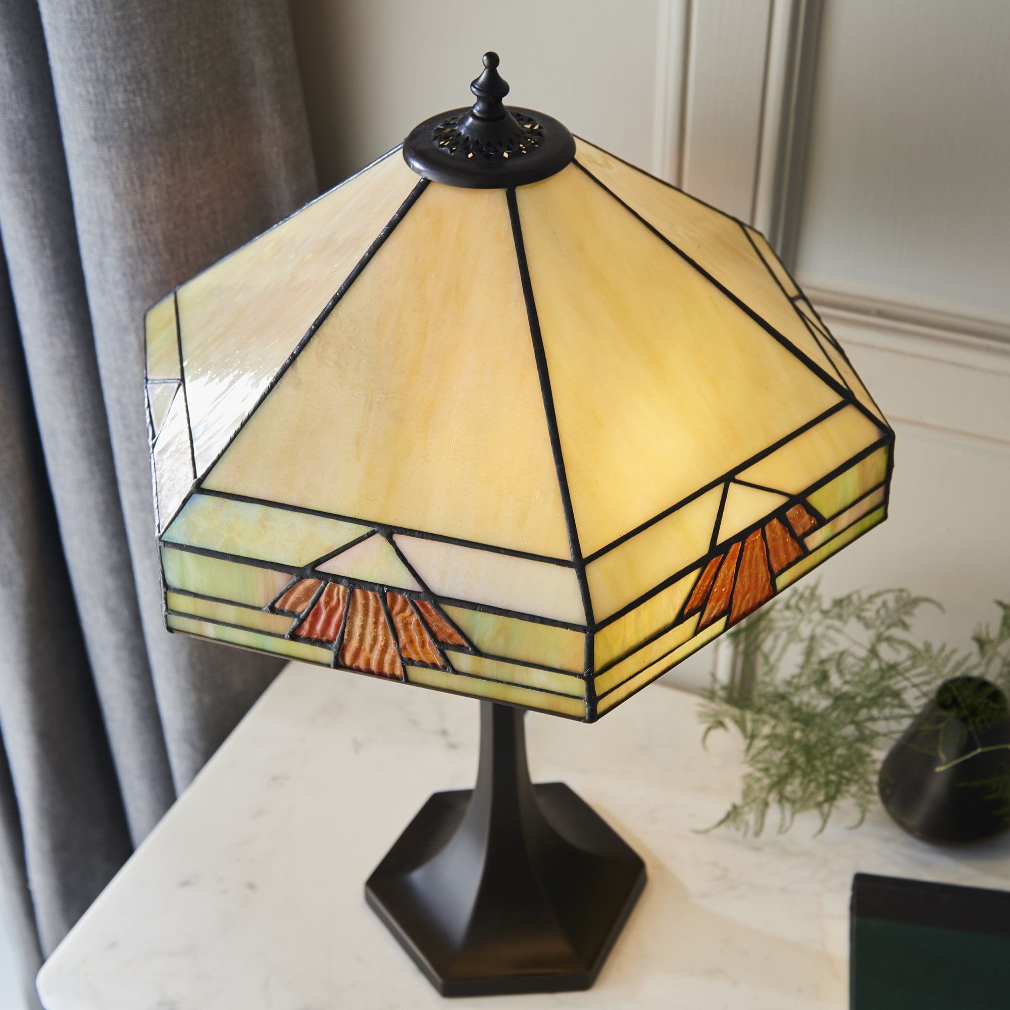 64286 Nevada Tiffany Medium Table Lamp