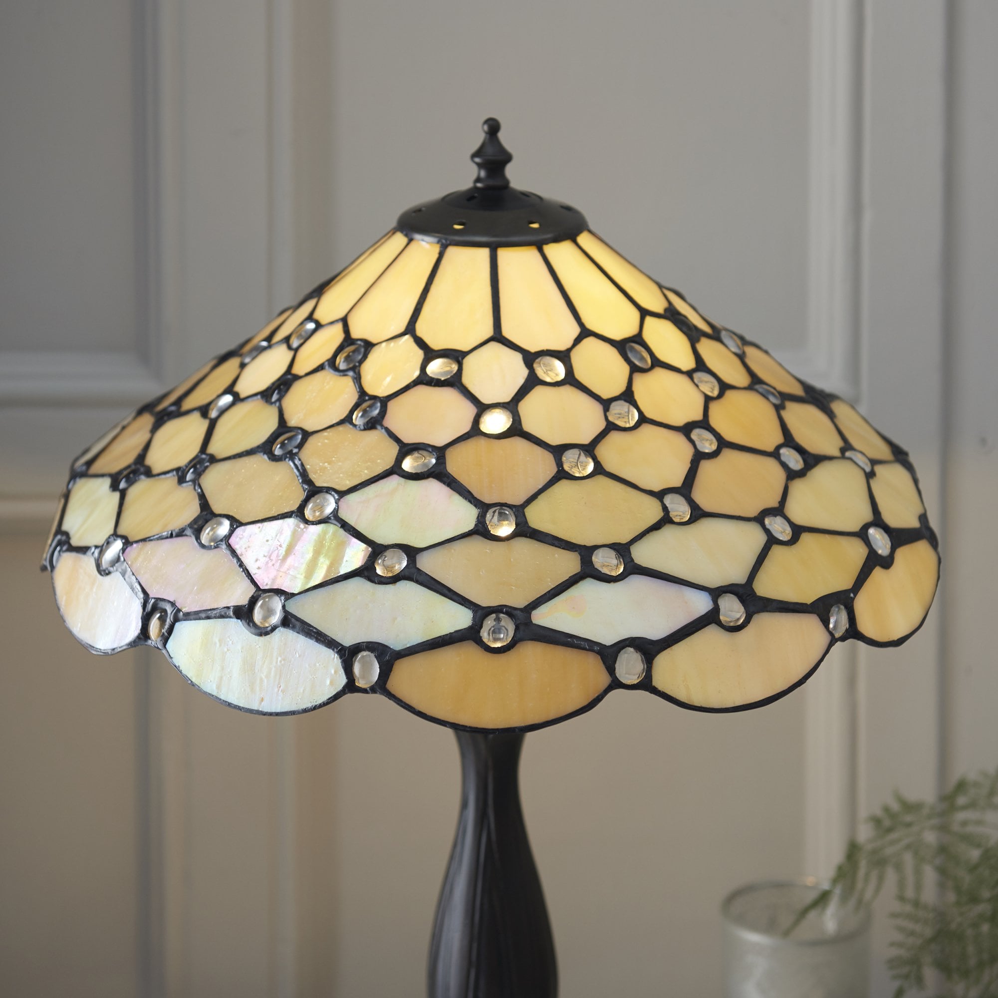 64301 Pearl Tiffany Medium Table Lamp