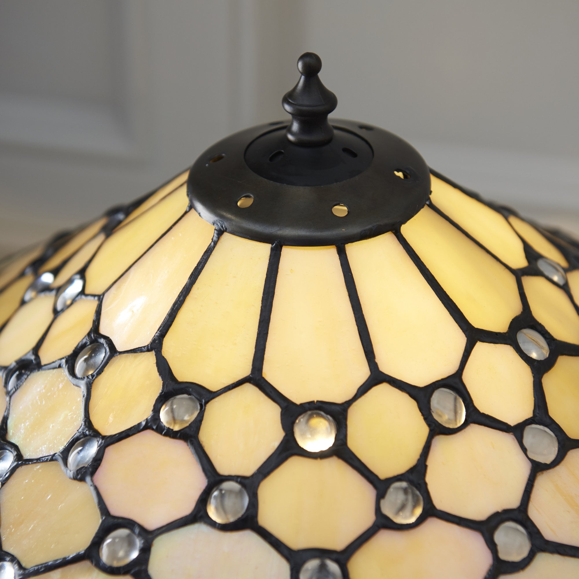 64301 Pearl Tiffany Medium Table Lamp