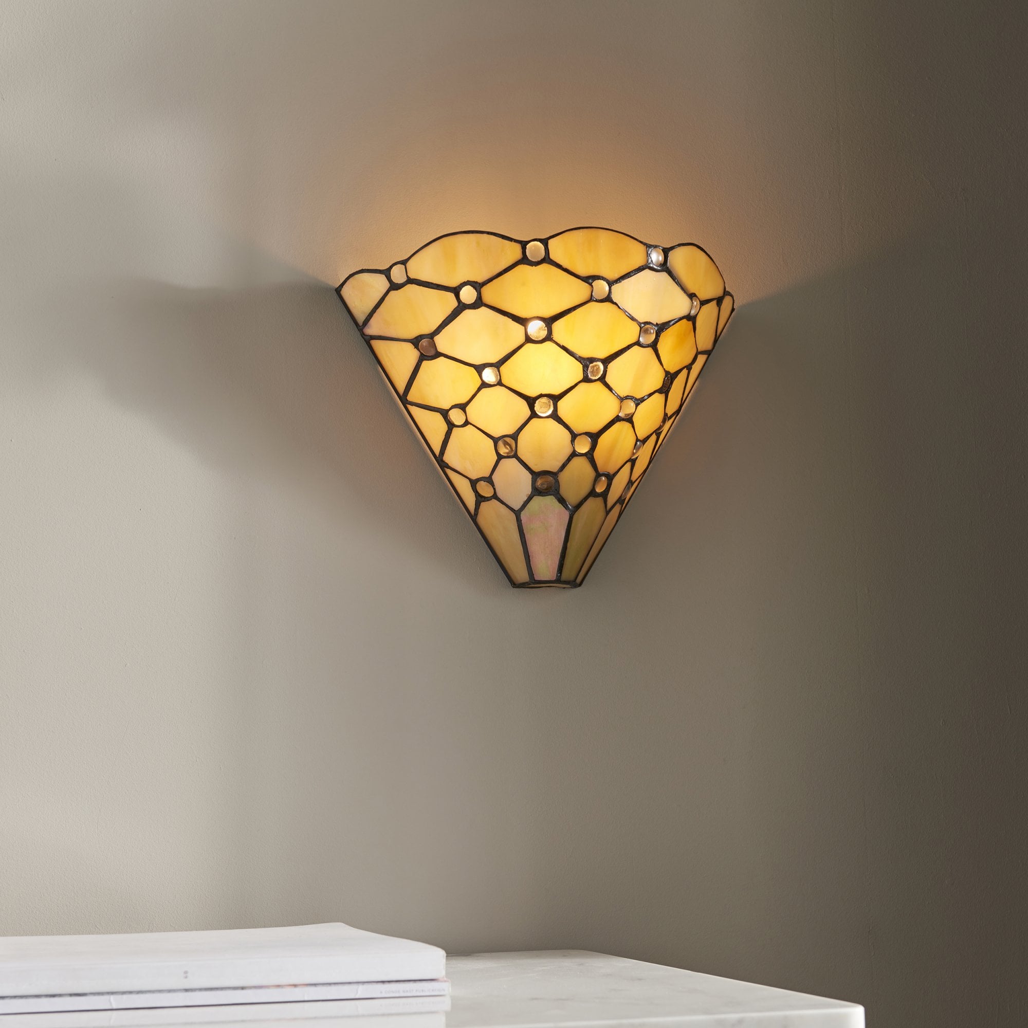 64302 Pearl Tiffany Wall Light