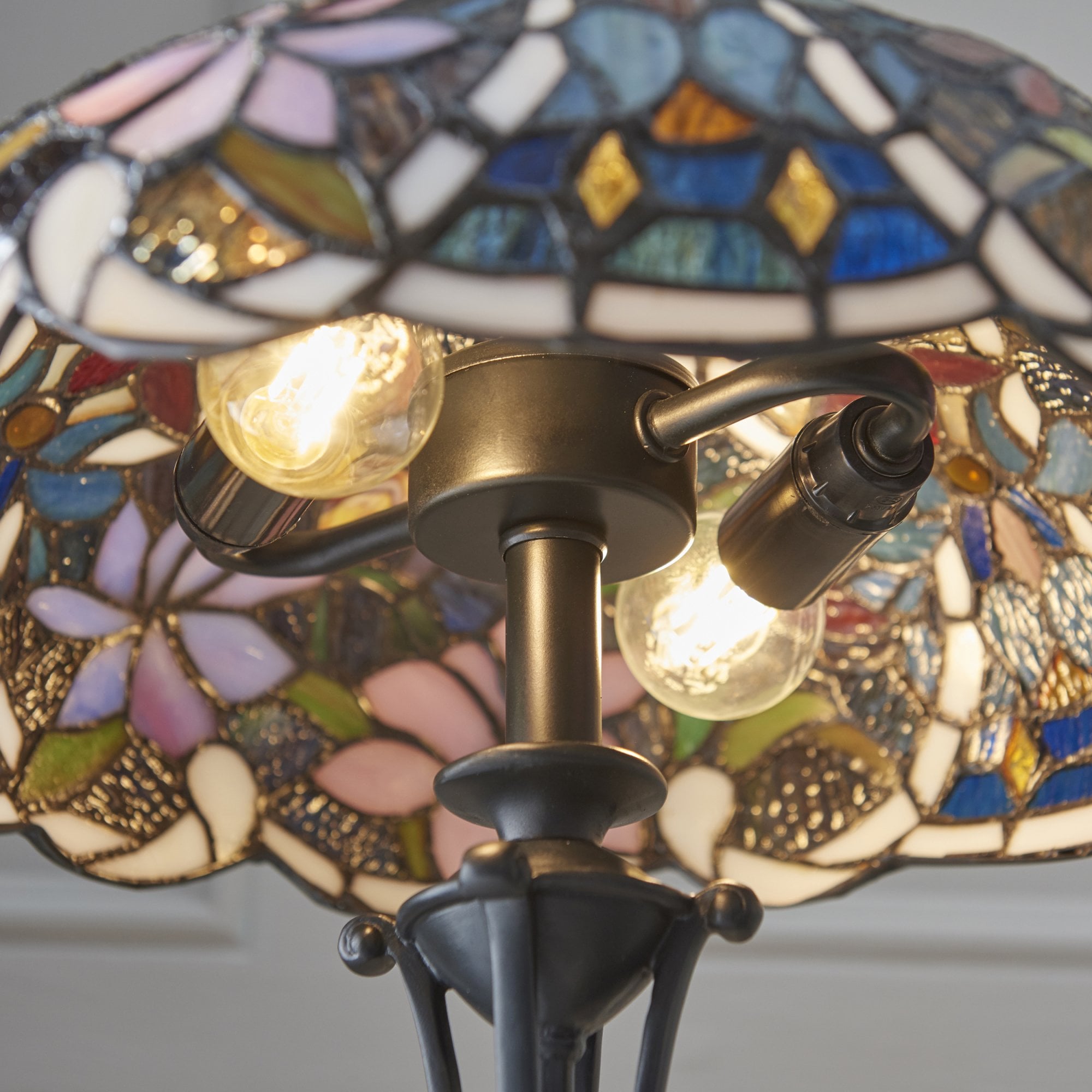 64327 Sullivan Tiffany Small Table Lamp