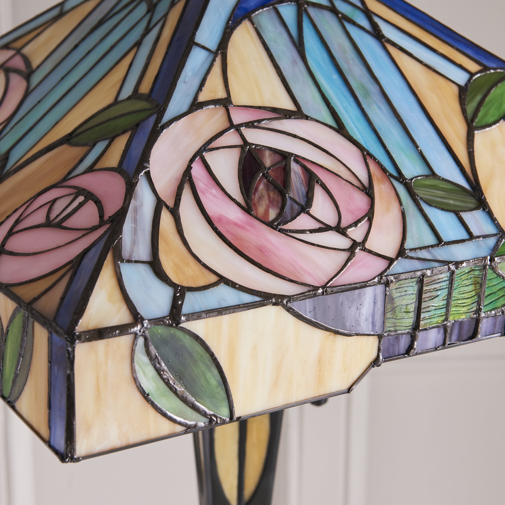 64383 Willow Tiffany Floor Lamp