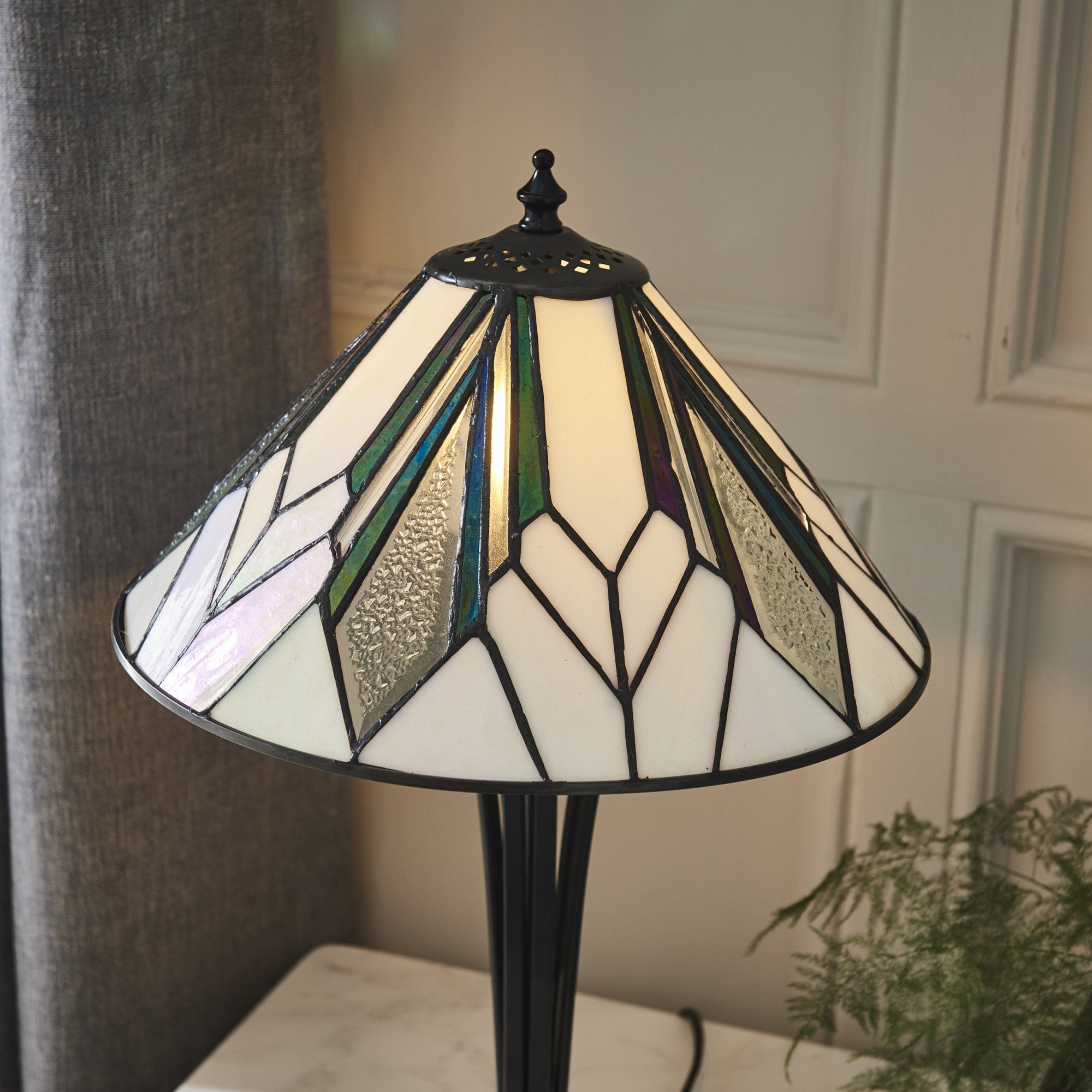 70365 Astoria Tiffany Small Table Lamp