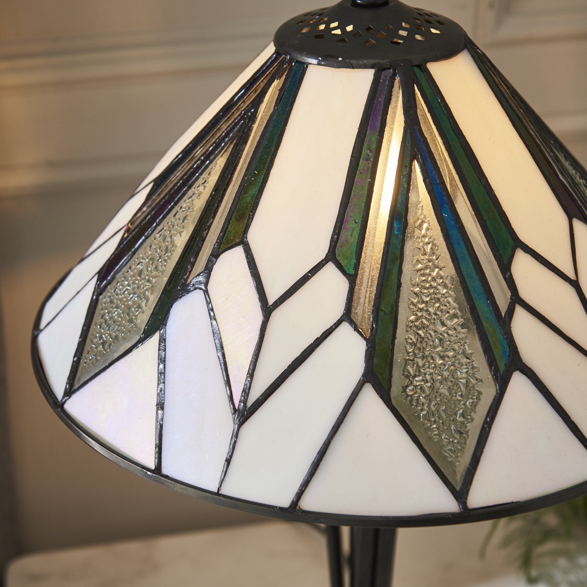 70365 Astoria Tiffany Small Table Lamp
