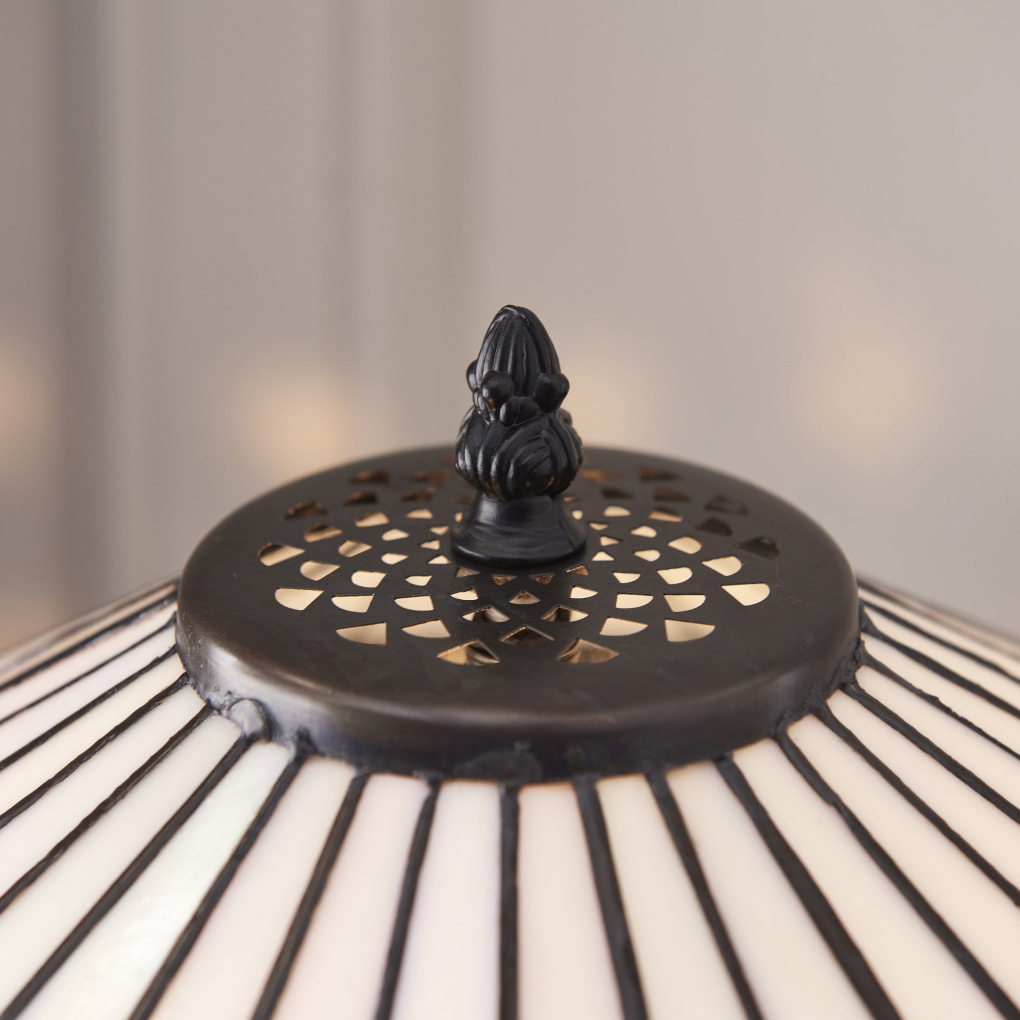 70935 Fargo Tiffany Medium Table Lamp