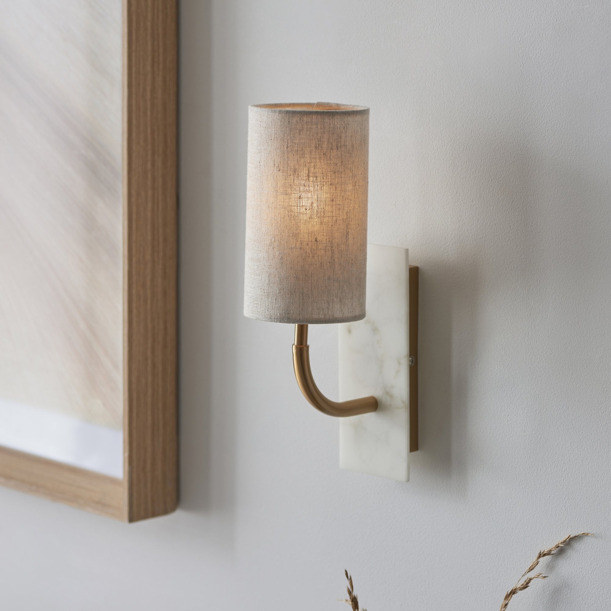 114203 1 Light Wall Light With Shade Vintage Brass, White Marble Effect