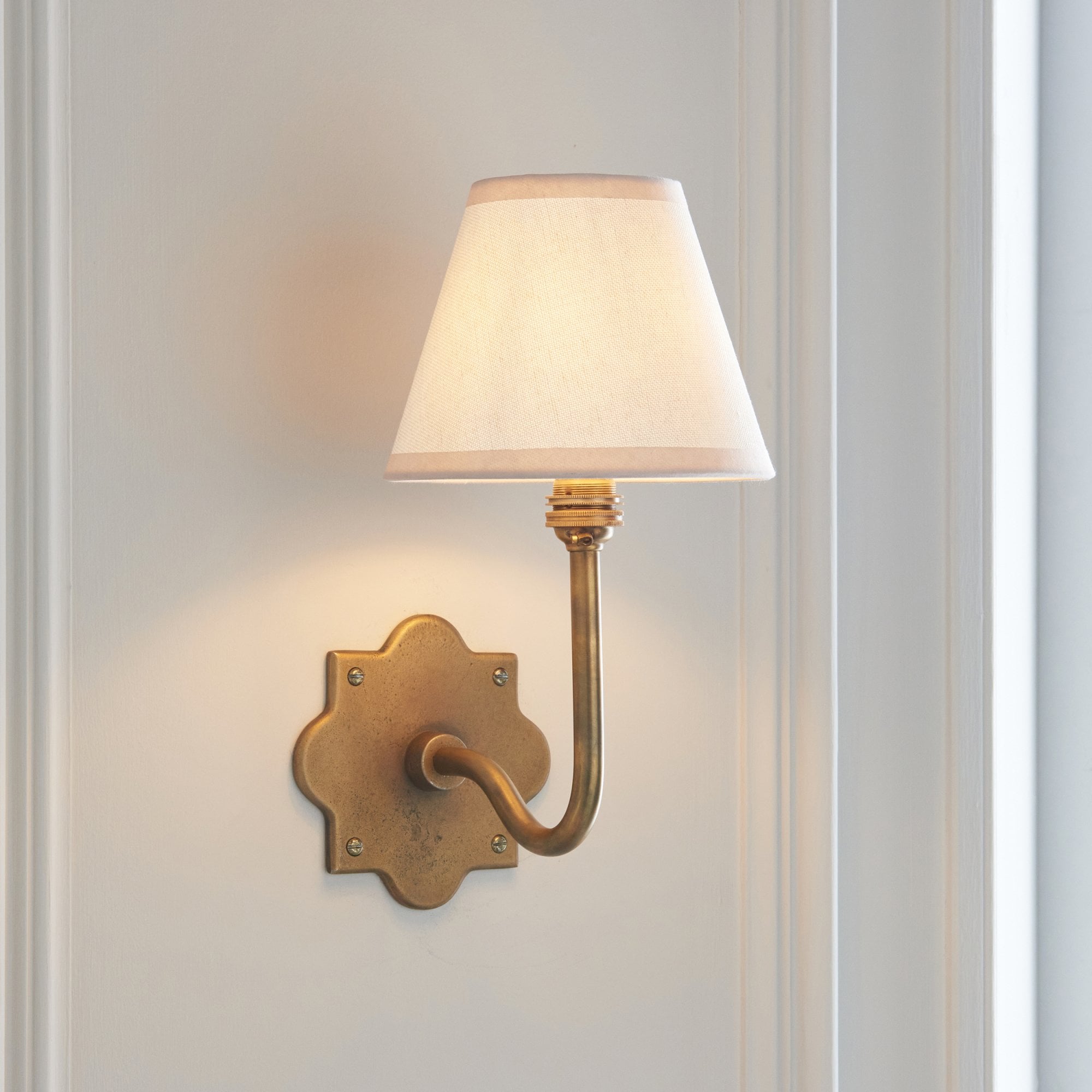113708 Anvil Swan & Ivy 16cm Wall Light Antique Brass & Vintage White Fabric